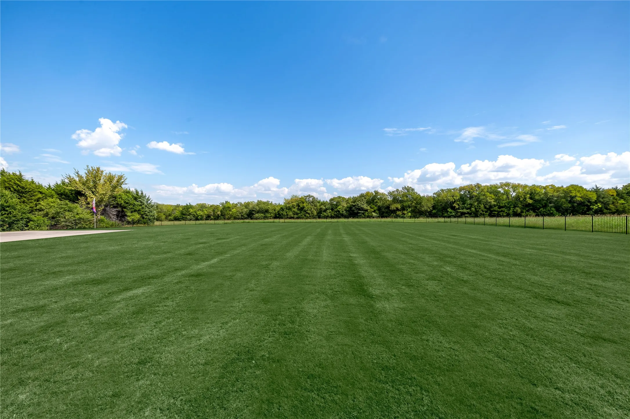 Single Family Residence For Sale in Dallas County , 218 Tanner Creek Circle, Sunnyvale, Texas 75182, 5 Bedroom, 6 Bathroom, 5 Garage spaces, 5,921 Sqft, built in 2014, mls#21374774, Real Estate Agent in Sunnyvale, Homes For Sale in Dallas county, Homes For Sale in Sunnyvale, Realtor in Sunnyvale Texas, Real Estate Brokerage Independent Realty Texas, Luminita Cordes Realtor