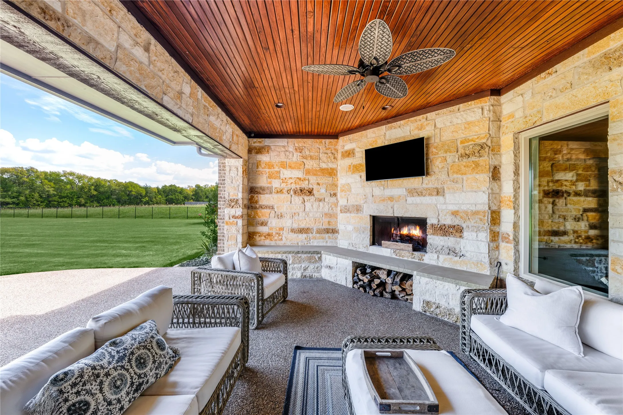Single Family Residence For Sale in Dallas County , 218 Tanner Creek Circle, Sunnyvale, Texas 75182, 5 Bedroom, 6 Bathroom, 5 Garage spaces, 5,921 Sqft, built in 2014, mls#21374774, Real Estate Agent in Sunnyvale, Homes For Sale in Dallas county, Homes For Sale in Sunnyvale, Realtor in Sunnyvale Texas, Real Estate Brokerage Independent Realty Texas, Luminita Cordes Realtor