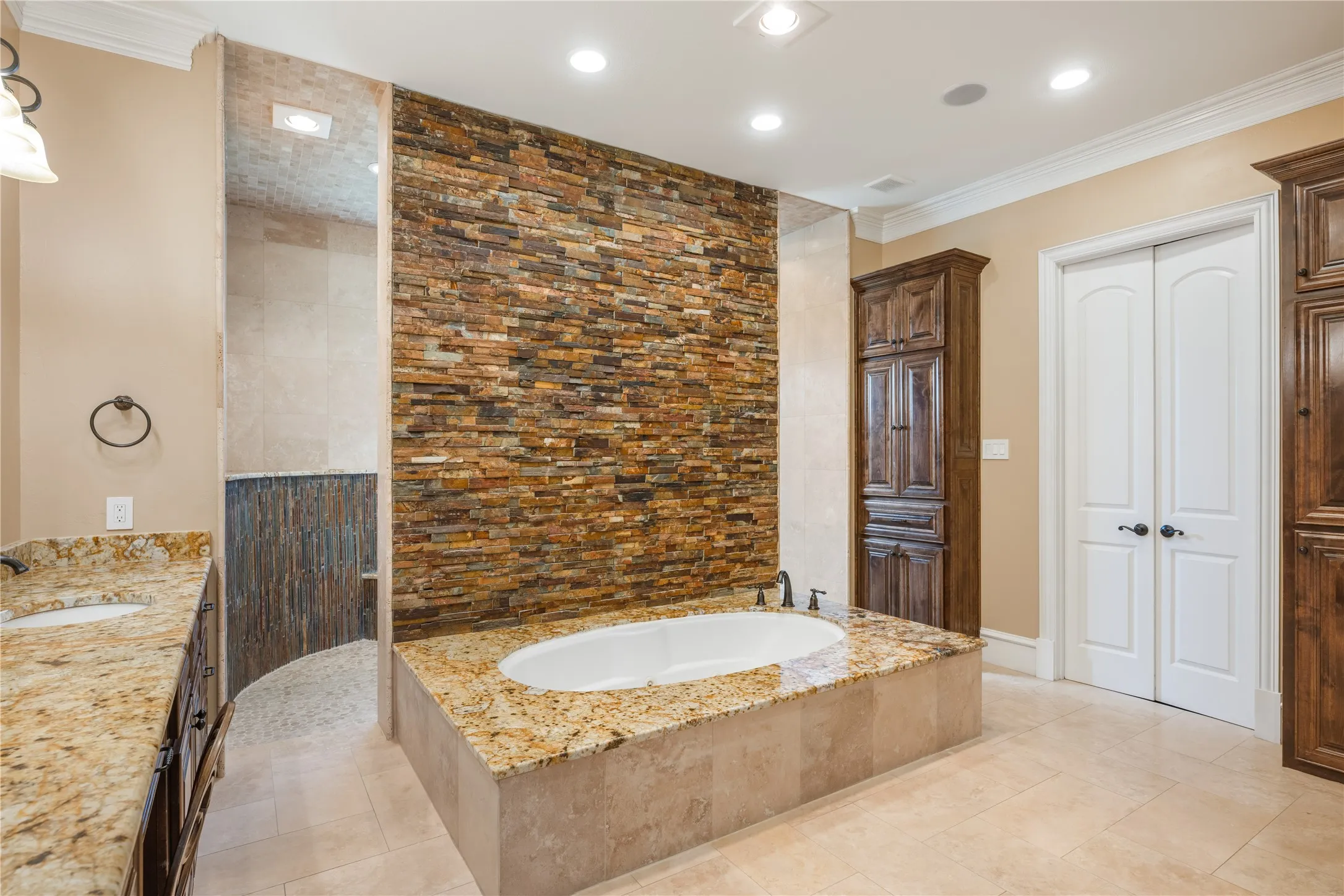 Single Family Residence For Sale in Dallas County , 218 Tanner Creek Circle, Sunnyvale, Texas 75182, 5 Bedroom, 6 Bathroom, 5 Garage spaces, 5,921 Sqft, built in 2014, mls#21374774, Real Estate Agent in Sunnyvale, Homes For Sale in Dallas county, Homes For Sale in Sunnyvale, Realtor in Sunnyvale Texas, Real Estate Brokerage Independent Realty Texas, Luminita Cordes Realtor