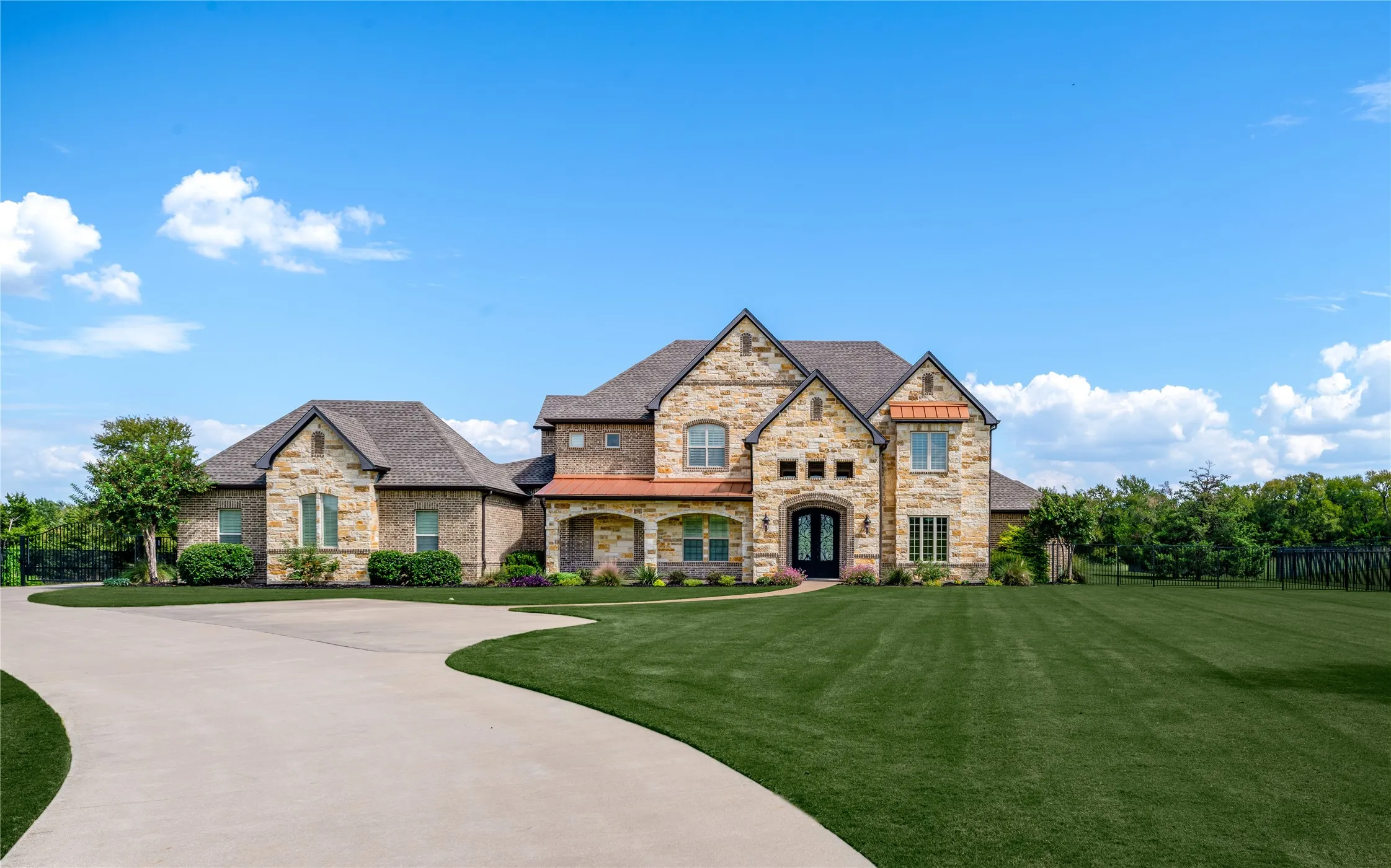 Single Family Residence For Sale in Dallas County , 218 Tanner Creek Circle, Sunnyvale, Texas 75182, 5 Bedroom, 6 Bathroom, 5 Garage spaces, 5,921 Sqft, built in 2014, mls#21374774, Real Estate Agent in Sunnyvale, Homes For Sale in Dallas county, Homes For Sale in Sunnyvale, Realtor in Sunnyvale Texas, Real Estate Brokerage Independent Realty Texas, Luminita Cordes Realtor