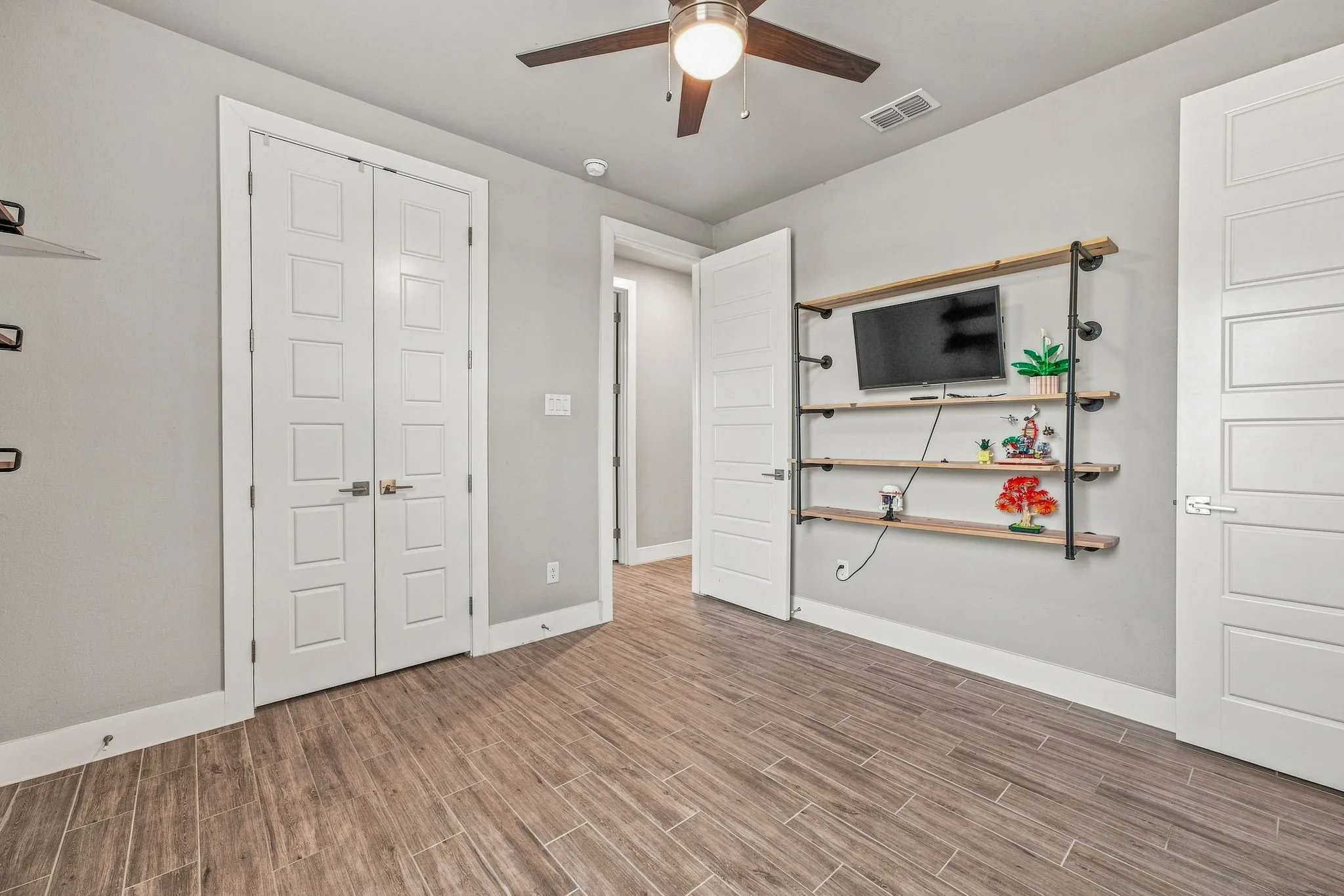 Single Family Residence For Sale in Johnson County , 212 Buena Vista Drive, Godley, Texas 76044, 4 Bedroom, 3 Bathroom, 3 Garage spaces, 2,867 Sqft, built in 2021, mls#21373148, Real Estate Agent in Godley, Homes For Sale in Johnson county, Homes For Sale in Godley, Realtor in Godley Texas, Real Estate Brokerage Independent Realty Texas, Luminita Cordes Realtor