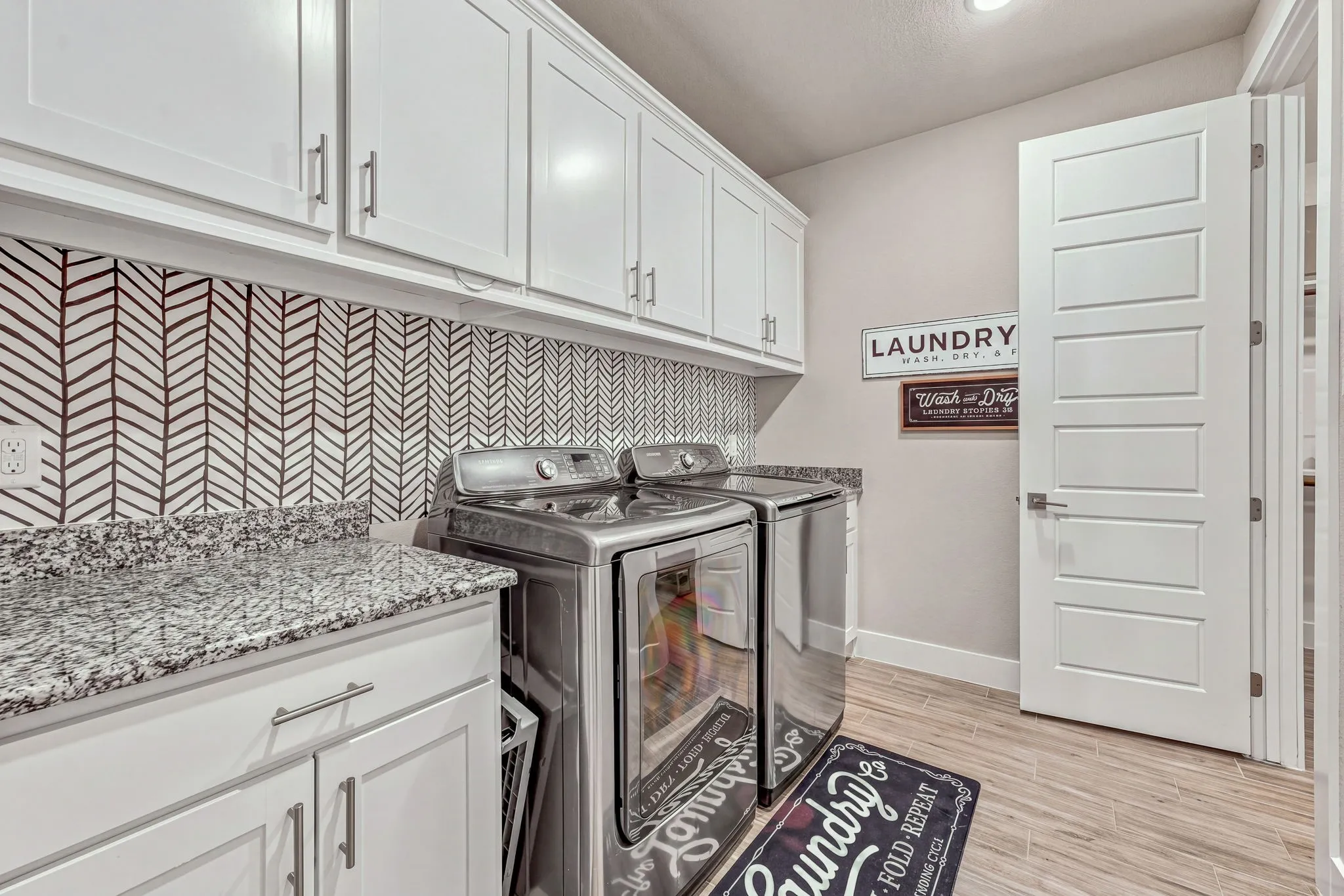 Single Family Residence For Sale in Johnson County , 212 Buena Vista Drive, Godley, Texas 76044, 4 Bedroom, 3 Bathroom, 3 Garage spaces, 2,867 Sqft, built in 2021, mls#21373148, Real Estate Agent in Godley, Homes For Sale in Johnson county, Homes For Sale in Godley, Realtor in Godley Texas, Real Estate Brokerage Independent Realty Texas, Luminita Cordes Realtor