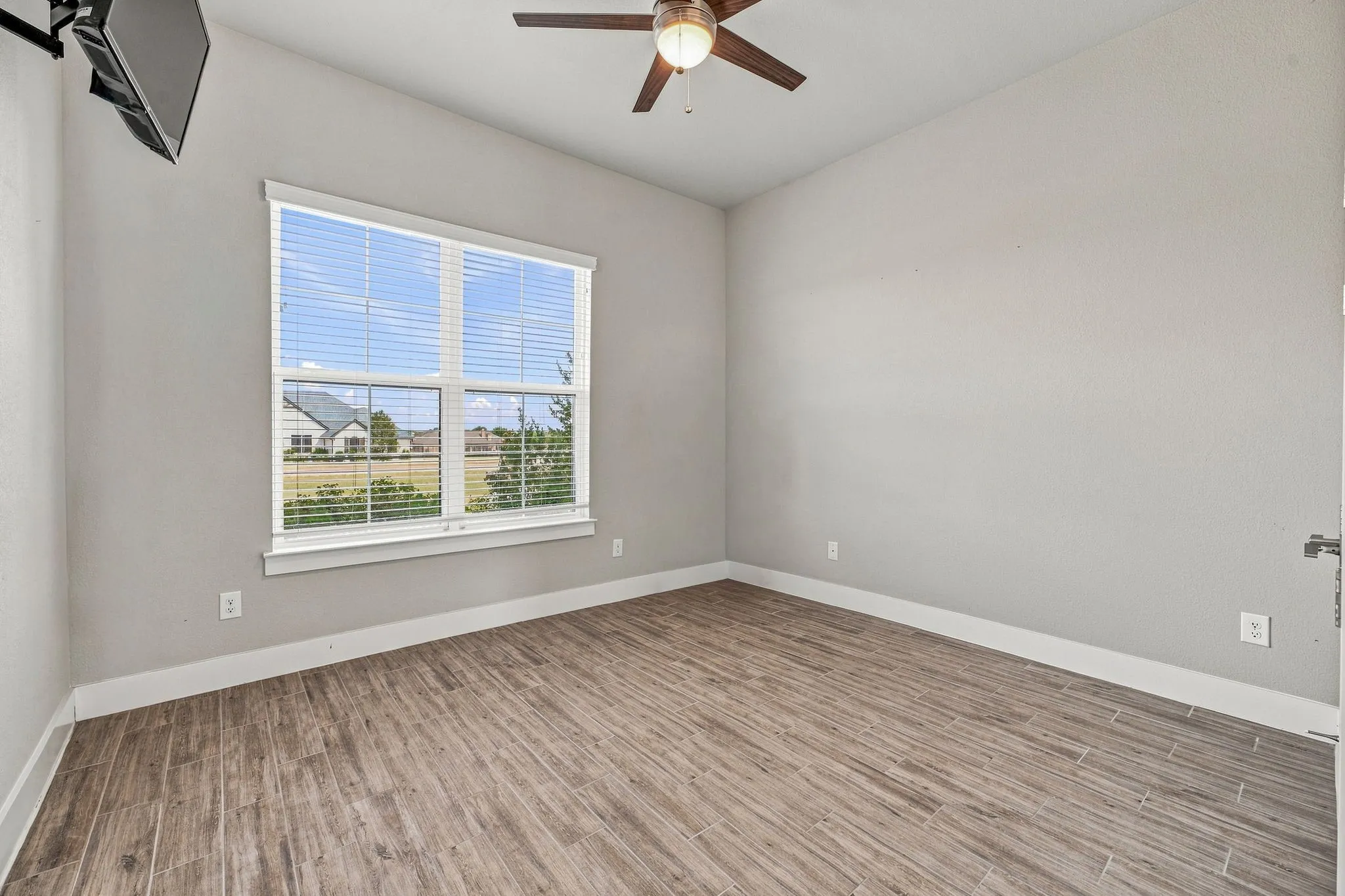 Single Family Residence For Sale in Johnson County , 212 Buena Vista Drive, Godley, Texas 76044, 4 Bedroom, 3 Bathroom, 3 Garage spaces, 2,867 Sqft, built in 2021, mls#21373148, Real Estate Agent in Godley, Homes For Sale in Johnson county, Homes For Sale in Godley, Realtor in Godley Texas, Real Estate Brokerage Independent Realty Texas, Luminita Cordes Realtor