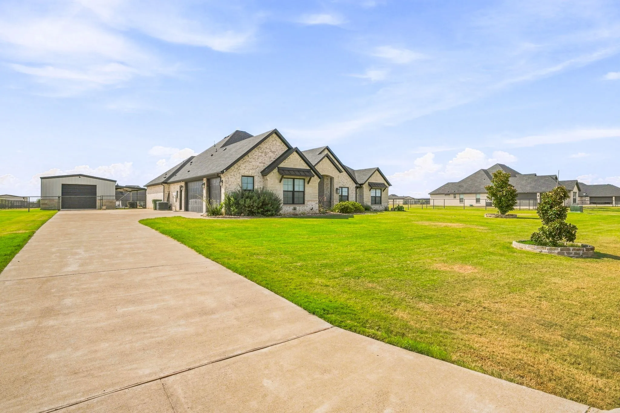 Single Family Residence For Sale in Johnson County , 212 Buena Vista Drive, Godley, Texas 76044, 4 Bedroom, 3 Bathroom, 3 Garage spaces, 2,867 Sqft, built in 2021, mls#21373148, Real Estate Agent in Godley, Homes For Sale in Johnson county, Homes For Sale in Godley, Realtor in Godley Texas, Real Estate Brokerage Independent Realty Texas, Luminita Cordes Realtor