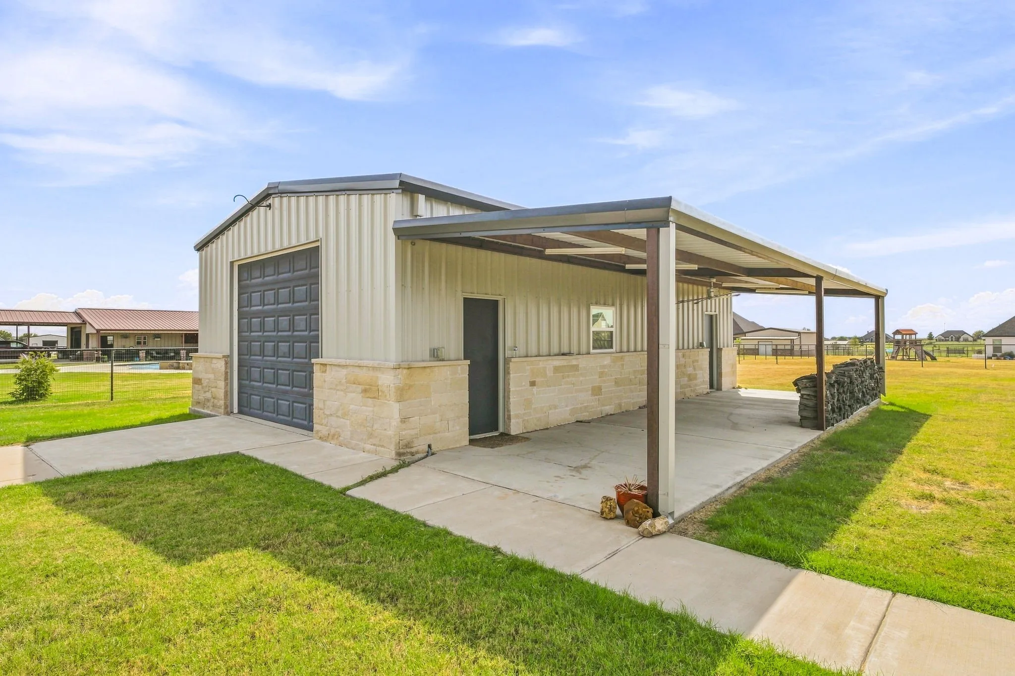 Single Family Residence For Sale in Johnson County , 212 Buena Vista Drive, Godley, Texas 76044, 4 Bedroom, 3 Bathroom, 3 Garage spaces, 2,867 Sqft, built in 2021, mls#21373148, Real Estate Agent in Godley, Homes For Sale in Johnson county, Homes For Sale in Godley, Realtor in Godley Texas, Real Estate Brokerage Independent Realty Texas, Luminita Cordes Realtor