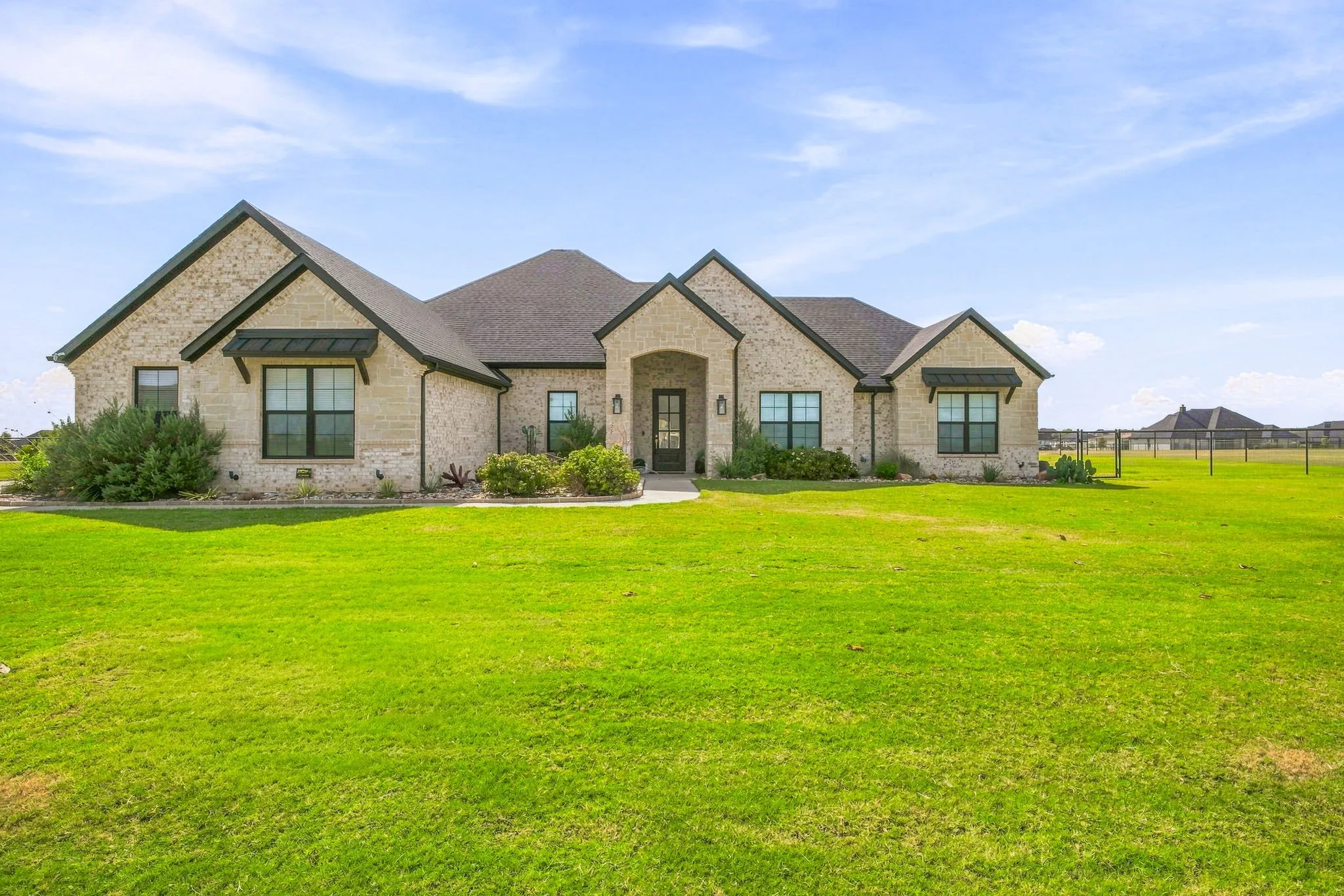 Single Family Residence For Sale in Johnson County , 212 Buena Vista Drive, Godley, Texas 76044, 4 Bedroom, 3 Bathroom, 3 Garage spaces, 2,867 Sqft, built in 2021, mls#21373148, Real Estate Agent in Godley, Homes For Sale in Johnson county, Homes For Sale in Godley, Realtor in Godley Texas, Real Estate Brokerage Independent Realty Texas, Luminita Cordes Realtor