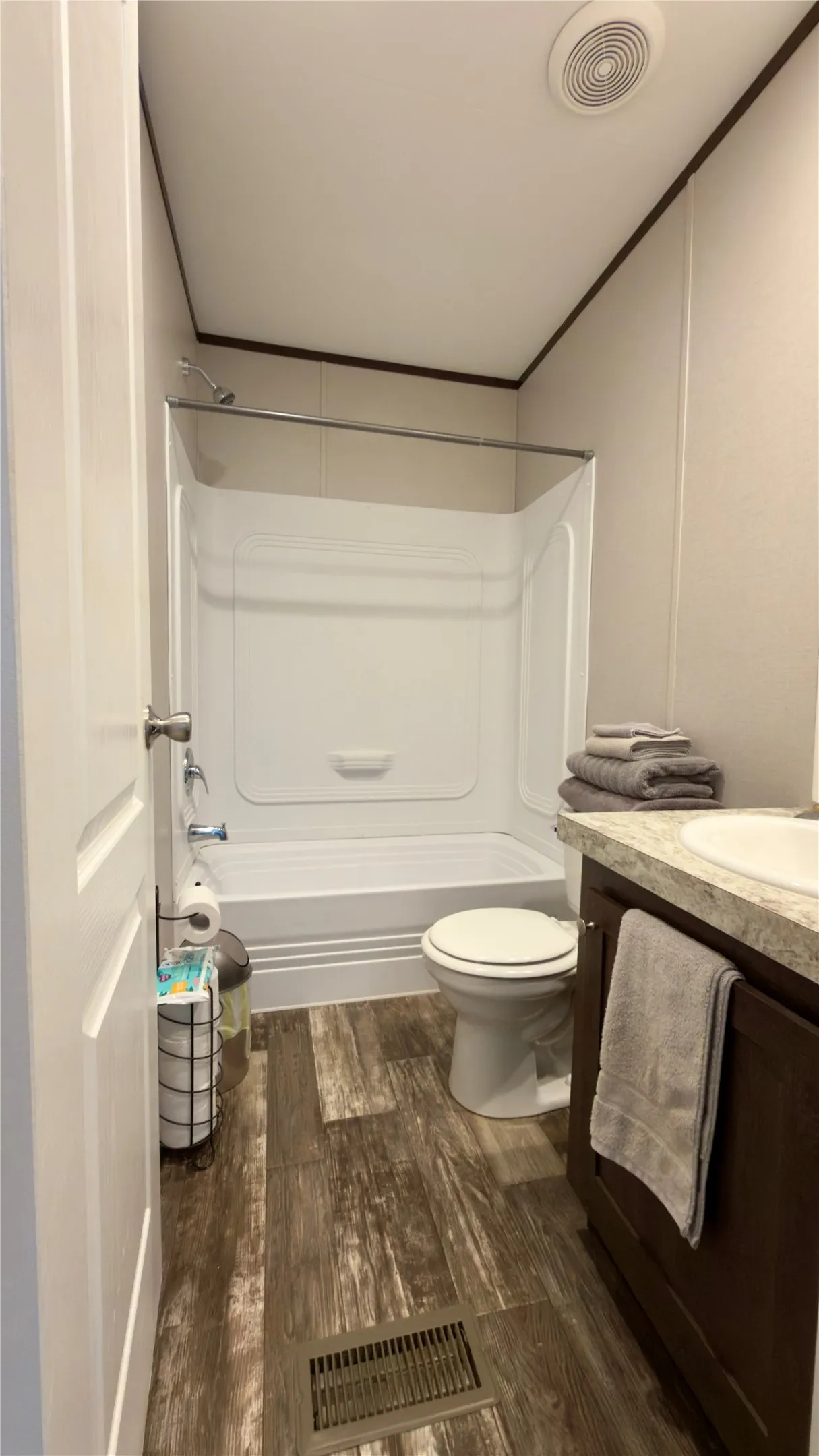 Single Family Residence For Sale in Hood County , 1108 Ridgeview Circle, Granbury, Texas 76048, 2 Bedroom, 2 Bathroom, Garage spaces, 896 Sqft, built in 2020, mls#21369846, Real Estate Agent in Granbury, Homes For Sale in Hood county, Homes For Sale in Granbury, Realtor in Granbury Texas, Real Estate Brokerage Independent Realty Texas, Luminita Cordes Realtor