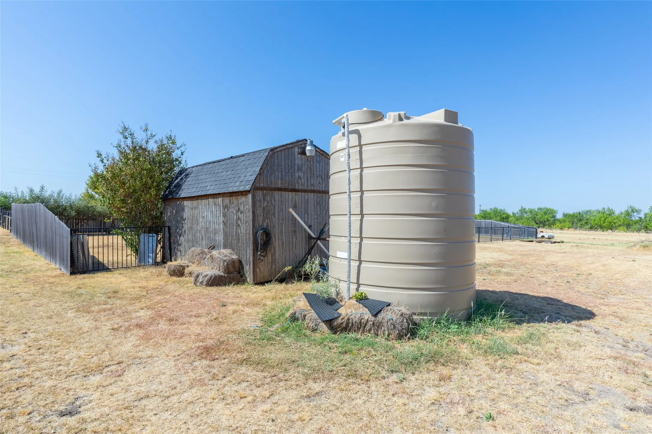 Single Family Residence For Sale in Taylor County , 1948 Elmdale Road S, Abilene, Texas 79602, 3 Bedroom, 2 Bathroom, 2 Garage spaces, 1,396 Sqft, built in 1978, mls#21368284, Real Estate Agent in Abilene, Homes For Sale in Taylor county, Homes For Sale in Abilene, Realtor in Abilene Texas, Real Estate Brokerage Independent Realty Texas, Luminita Cordes Realtor
