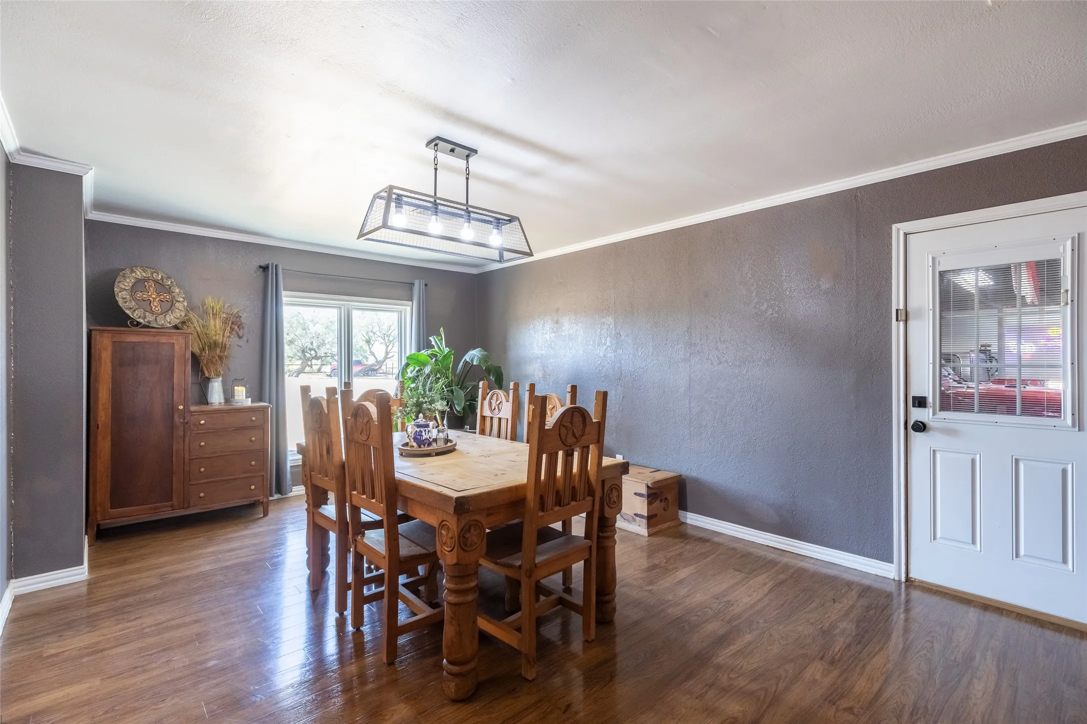 Single Family Residence For Sale in Taylor County , 1948 Elmdale Road S, Abilene, Texas 79602, 3 Bedroom, 2 Bathroom, 2 Garage spaces, 1,396 Sqft, built in 1978, mls#21368284, Real Estate Agent in Abilene, Homes For Sale in Taylor county, Homes For Sale in Abilene, Realtor in Abilene Texas, Real Estate Brokerage Independent Realty Texas, Luminita Cordes Realtor