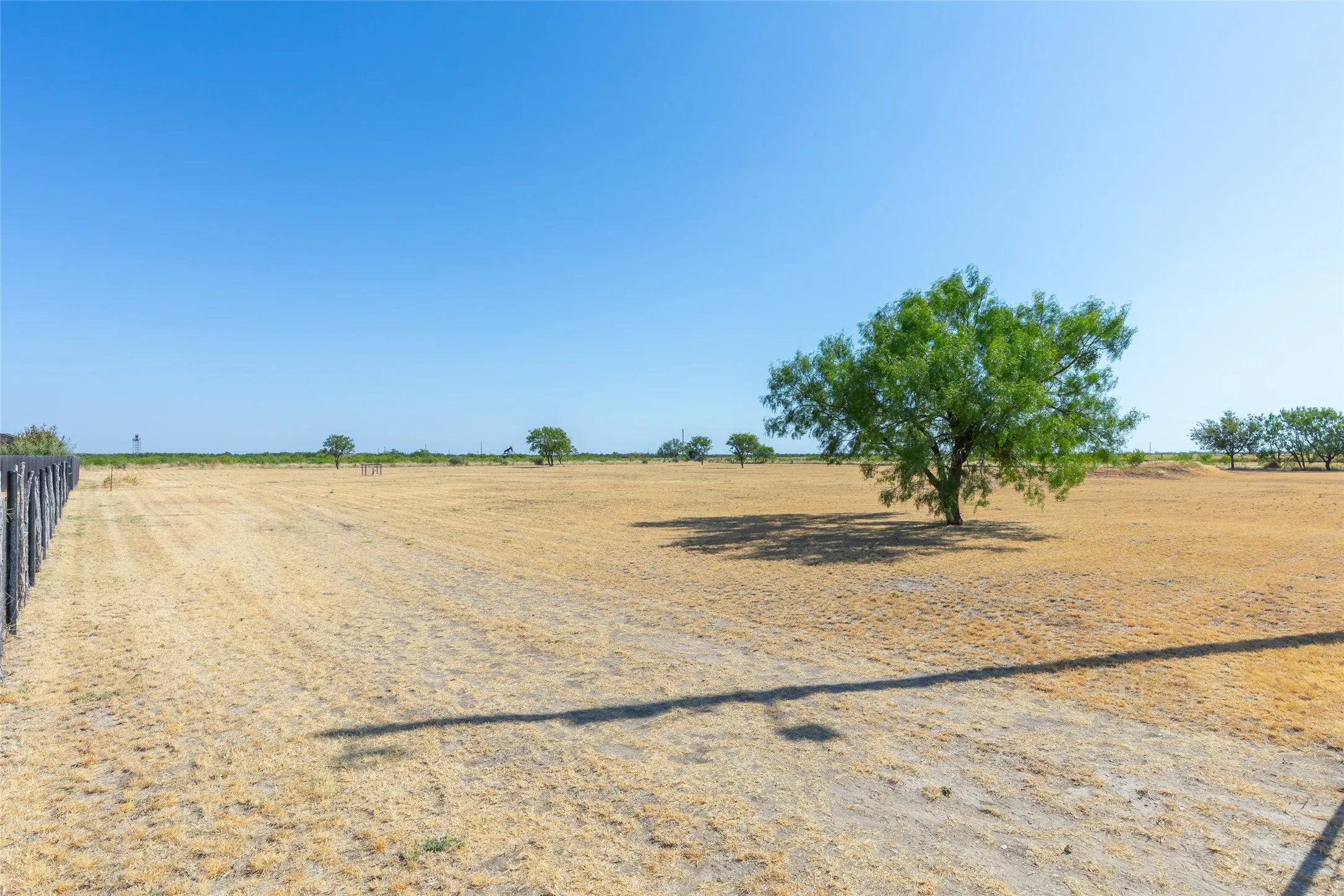 Single Family Residence For Sale in Taylor County , 1948 Elmdale Road S, Abilene, Texas 79602, 3 Bedroom, 2 Bathroom, 2 Garage spaces, 1,396 Sqft, built in 1978, mls#21368284, Real Estate Agent in Abilene, Homes For Sale in Taylor county, Homes For Sale in Abilene, Realtor in Abilene Texas, Real Estate Brokerage Independent Realty Texas, Luminita Cordes Realtor