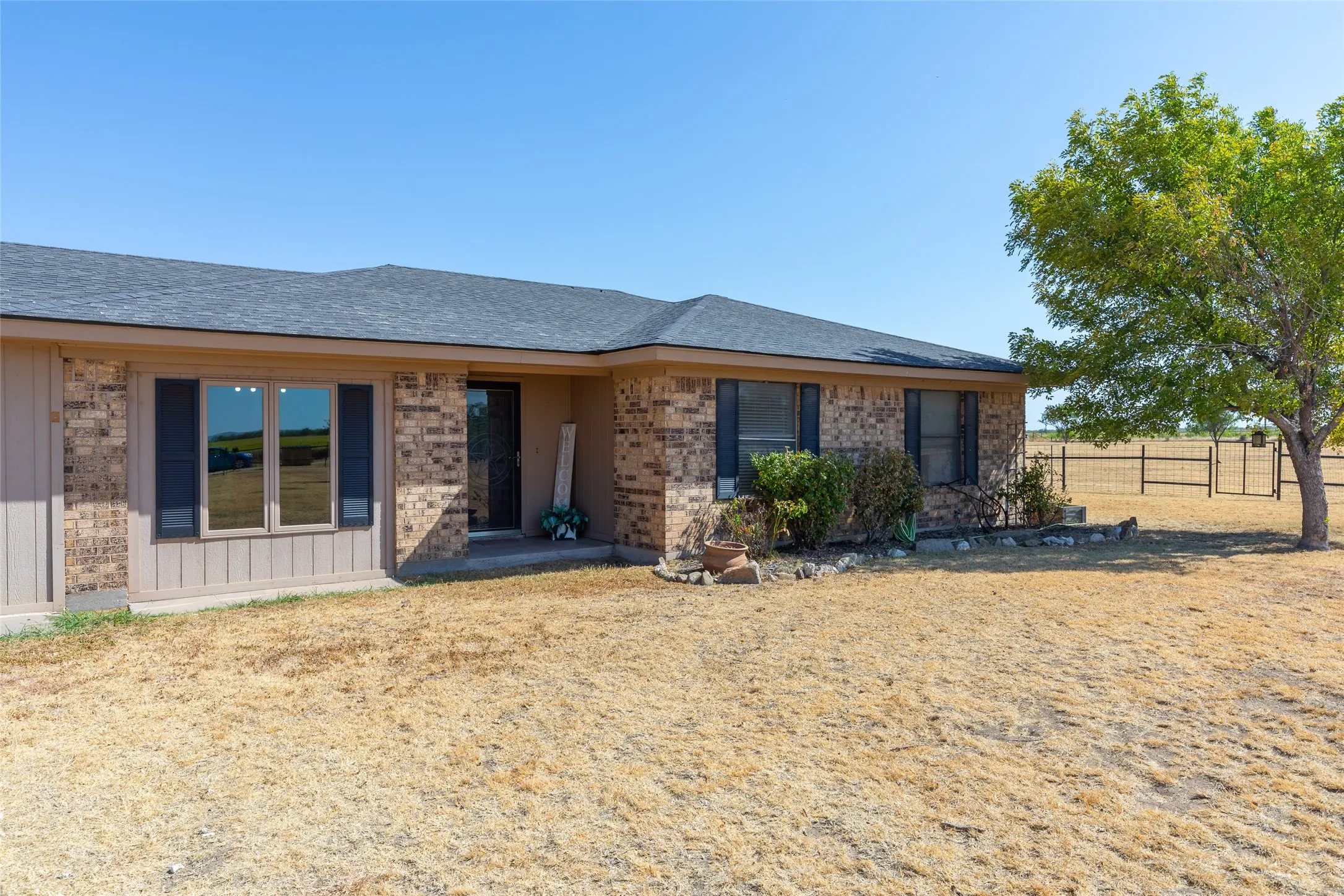 Single Family Residence For Sale in Taylor County , 1948 Elmdale Road S, Abilene, Texas 79602, 3 Bedroom, 2 Bathroom, 2 Garage spaces, 1,396 Sqft, built in 1978, mls#21368284, Real Estate Agent in Abilene, Homes For Sale in Taylor county, Homes For Sale in Abilene, Realtor in Abilene Texas, Real Estate Brokerage Independent Realty Texas, Luminita Cordes Realtor