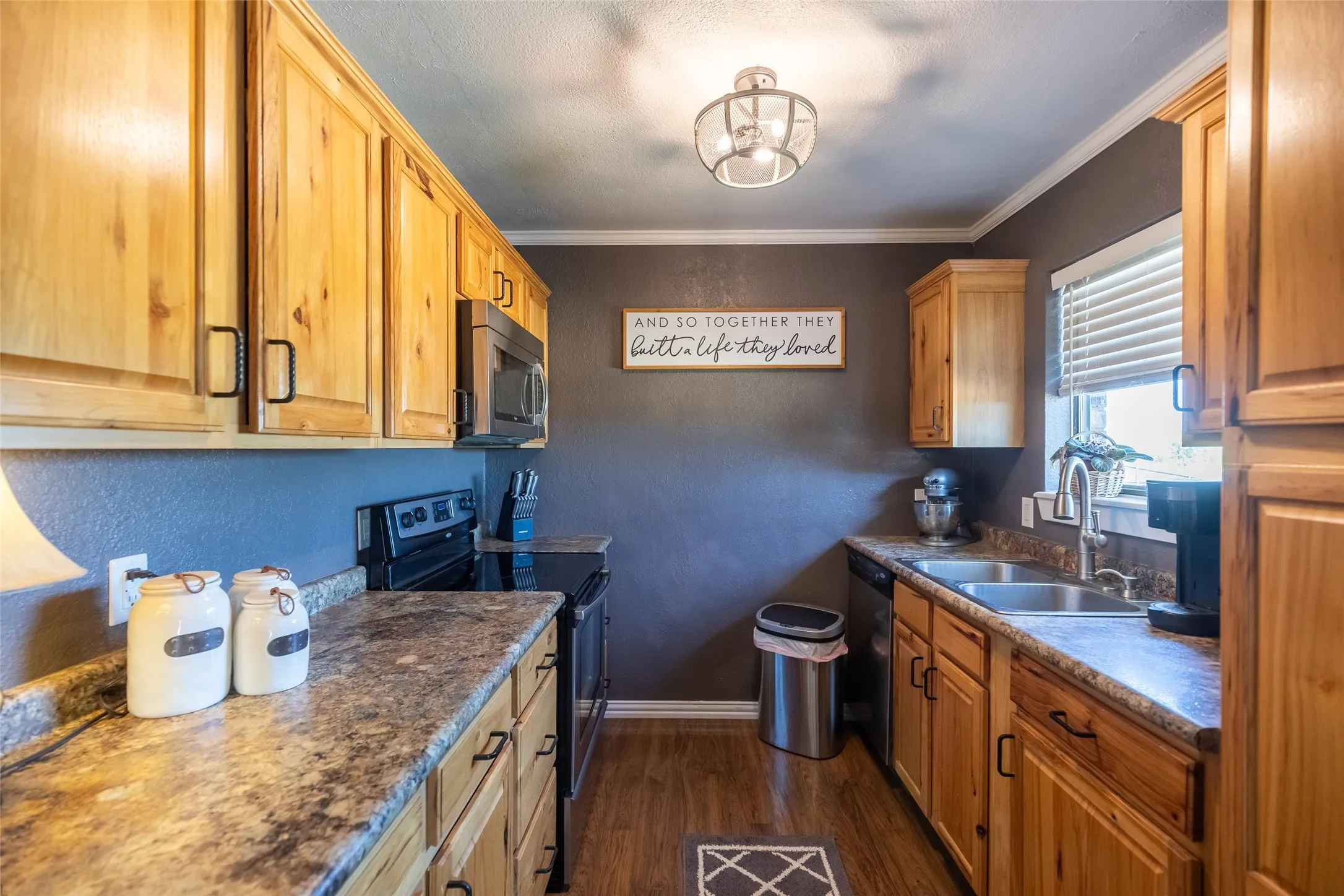 Single Family Residence For Sale in Taylor County , 1948 Elmdale Road S, Abilene, Texas 79602, 3 Bedroom, 2 Bathroom, 2 Garage spaces, 1,396 Sqft, built in 1978, mls#21368284, Real Estate Agent in Abilene, Homes For Sale in Taylor county, Homes For Sale in Abilene, Realtor in Abilene Texas, Real Estate Brokerage Independent Realty Texas, Luminita Cordes Realtor