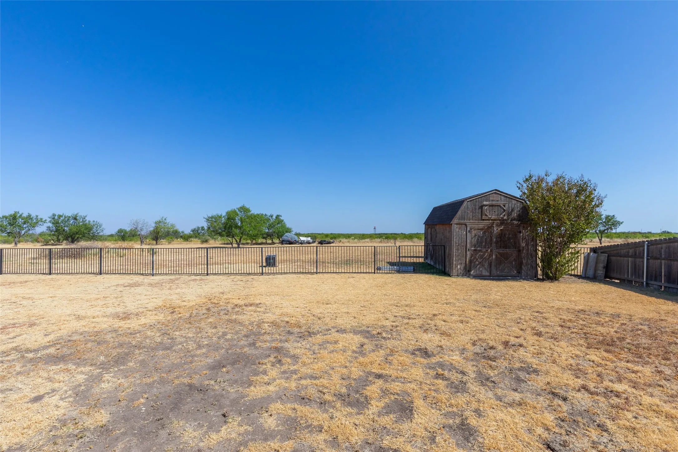 Single Family Residence For Sale in Taylor County , 1948 Elmdale Road S, Abilene, Texas 79602, 3 Bedroom, 2 Bathroom, 2 Garage spaces, 1,396 Sqft, built in 1978, mls#21368284, Real Estate Agent in Abilene, Homes For Sale in Taylor county, Homes For Sale in Abilene, Realtor in Abilene Texas, Real Estate Brokerage Independent Realty Texas, Luminita Cordes Realtor