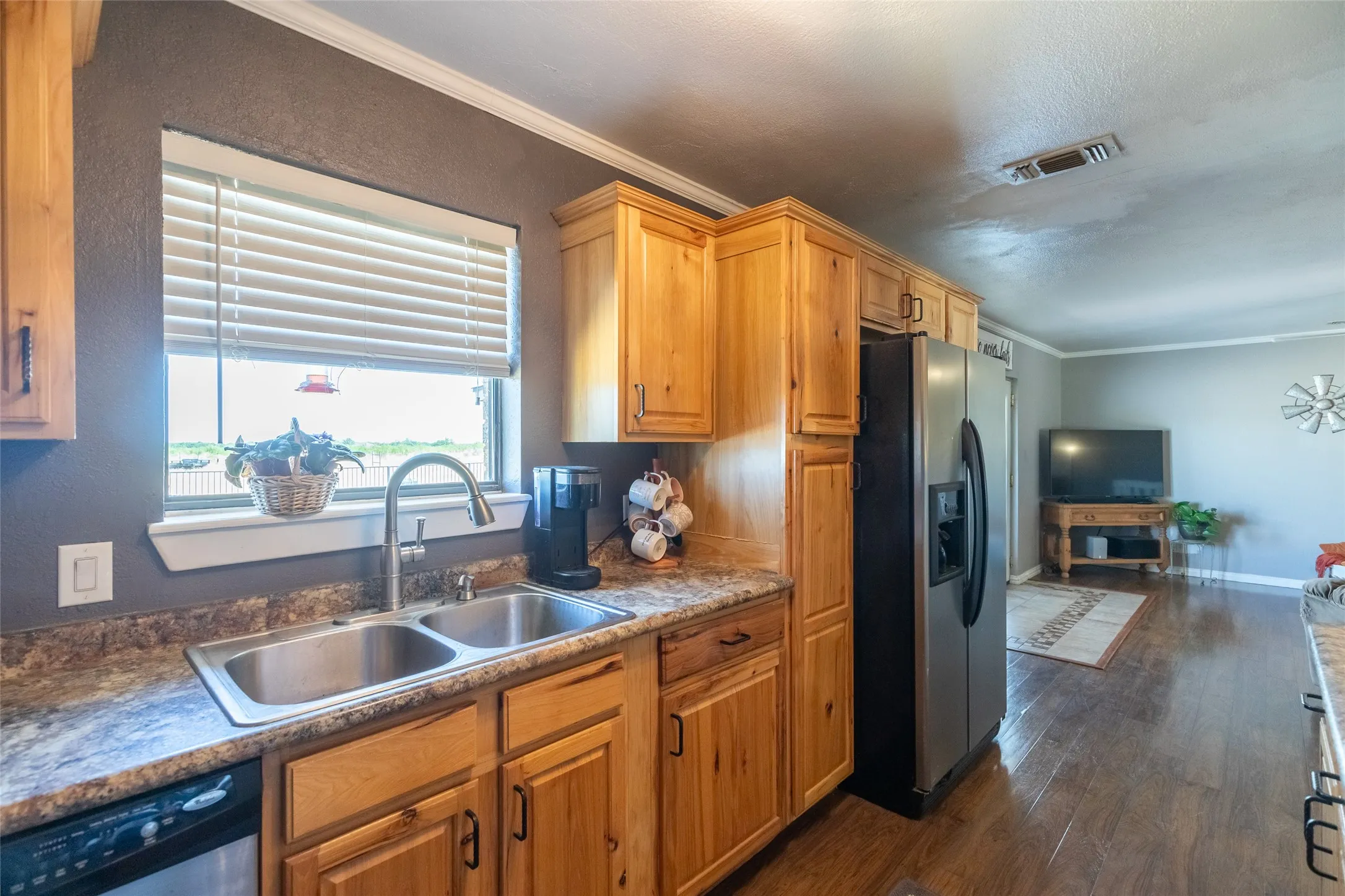 Single Family Residence For Sale in Taylor County , 1948 Elmdale Road S, Abilene, Texas 79602, 3 Bedroom, 2 Bathroom, 2 Garage spaces, 1,396 Sqft, built in 1978, mls#21368284, Real Estate Agent in Abilene, Homes For Sale in Taylor county, Homes For Sale in Abilene, Realtor in Abilene Texas, Real Estate Brokerage Independent Realty Texas, Luminita Cordes Realtor
