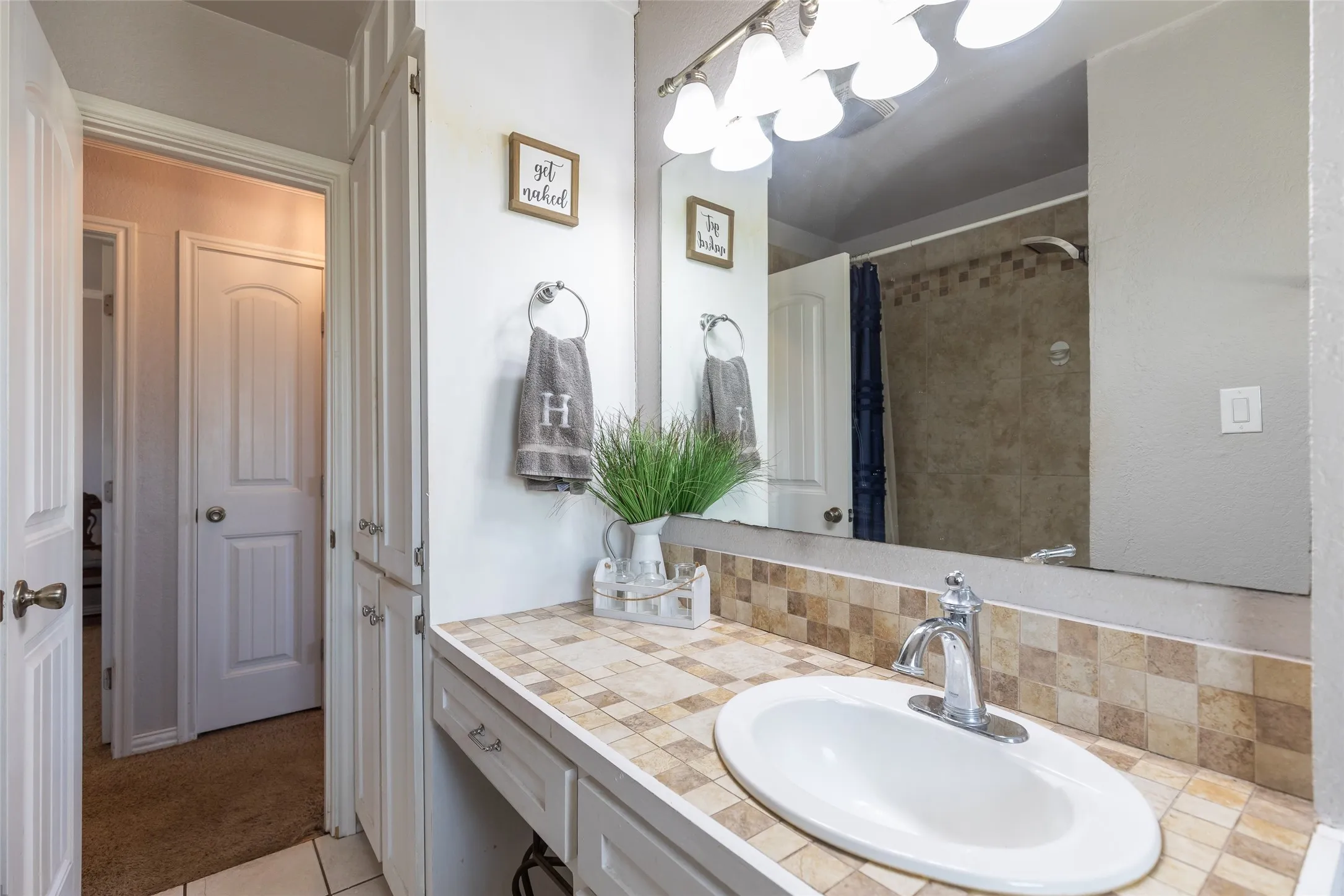 Single Family Residence For Sale in Taylor County , 1948 Elmdale Road S, Abilene, Texas 79602, 3 Bedroom, 2 Bathroom, 2 Garage spaces, 1,396 Sqft, built in 1978, mls#21368284, Real Estate Agent in Abilene, Homes For Sale in Taylor county, Homes For Sale in Abilene, Realtor in Abilene Texas, Real Estate Brokerage Independent Realty Texas, Luminita Cordes Realtor