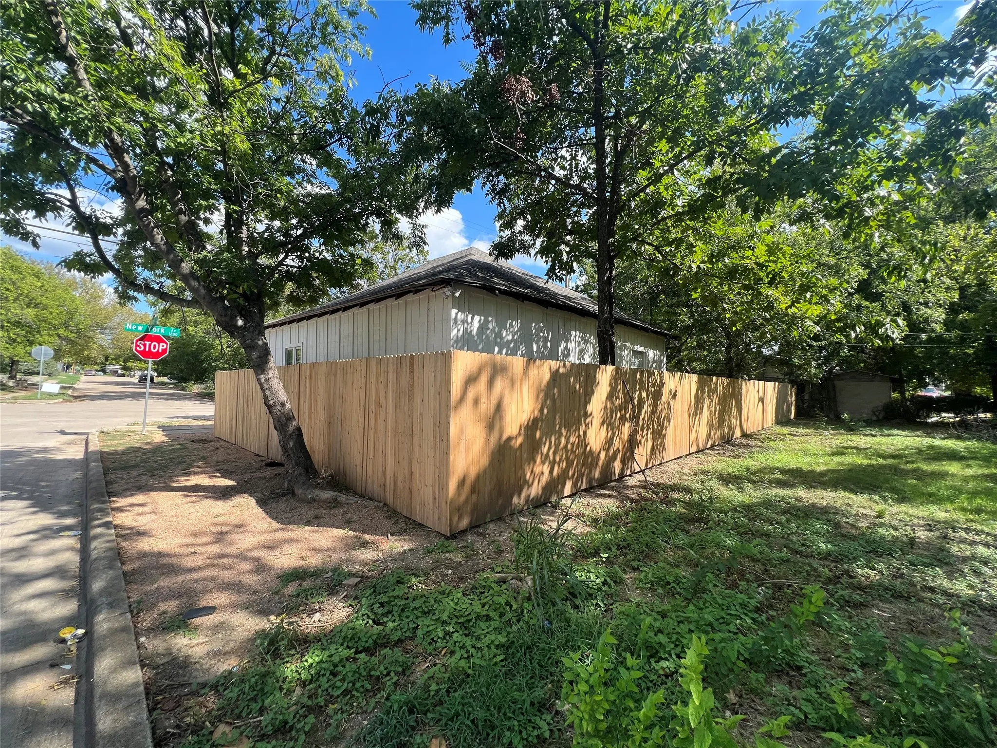 Single Family Residence For Sale in Tarrant County , 1200 New York Avenue, Fort Worth, Texas 76104, 3 Bedroom, 2 Bathroom, Garage spaces, 1,032 Sqft, built in 1926, mls#21374794, Real Estate Agent in Fort Worth, Homes For Sale in Tarrant county, Homes For Sale in Fort Worth, Realtor in Fort Worth Texas, Real Estate Brokerage Independent Realty Texas, Luminita Cordes Realtor