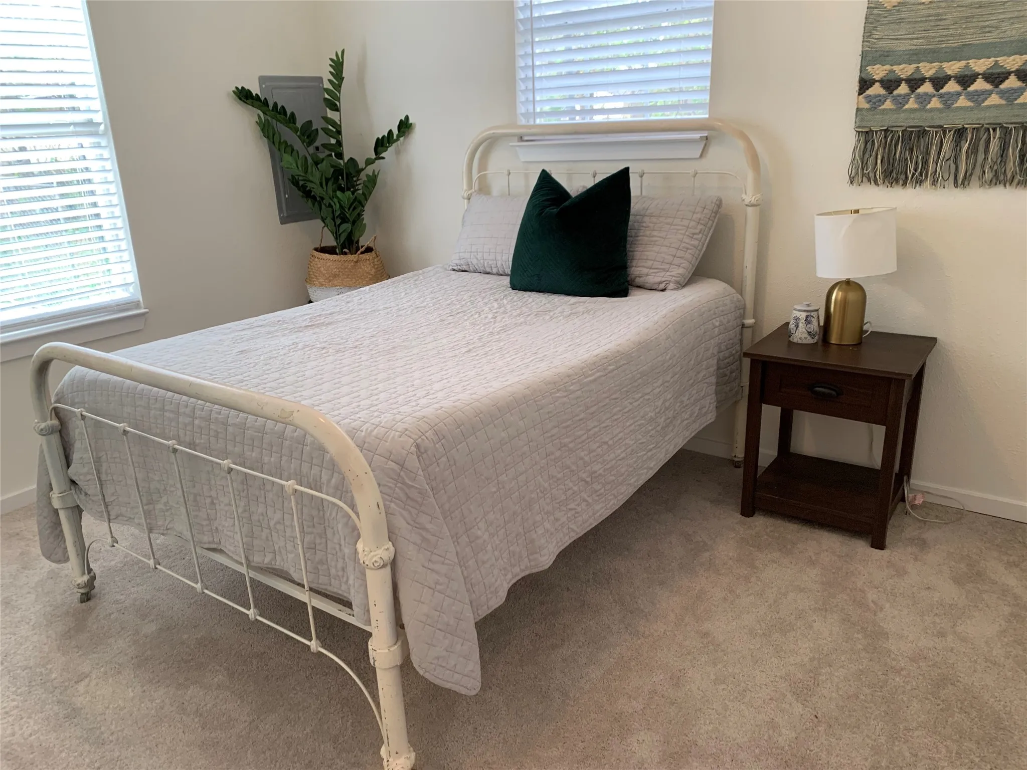 Single Family Residence For Sale in Tarrant County , 1200 New York Avenue, Fort Worth, Texas 76104, 3 Bedroom, 2 Bathroom, Garage spaces, 1,032 Sqft, built in 1926, mls#21374794, Real Estate Agent in Fort Worth, Homes For Sale in Tarrant county, Homes For Sale in Fort Worth, Realtor in Fort Worth Texas, Real Estate Brokerage Independent Realty Texas, Luminita Cordes Realtor