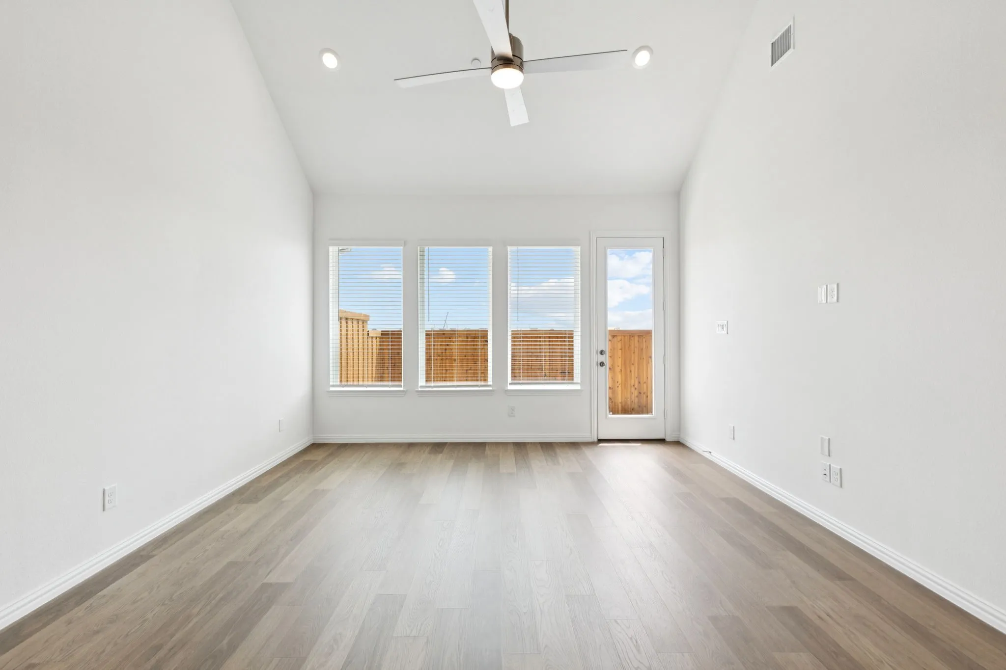Townhouse For Rent in Dallas County , 3540 Pierce Lane, Grand Prairie, Texas 75052, 3 Bedroom, 3 Bathroom, 2 Garage spaces, 2,203 Sqft, built in 2025, mls#21374824, Real Estate Agent in Grand Prairie, Homes For Rent in Dallas county, Homes For Rent in Grand Prairie, Realtor in Grand Prairie Texas, Real Estate Brokerage Independent Realty Texas, Luminita Cordes Realtor