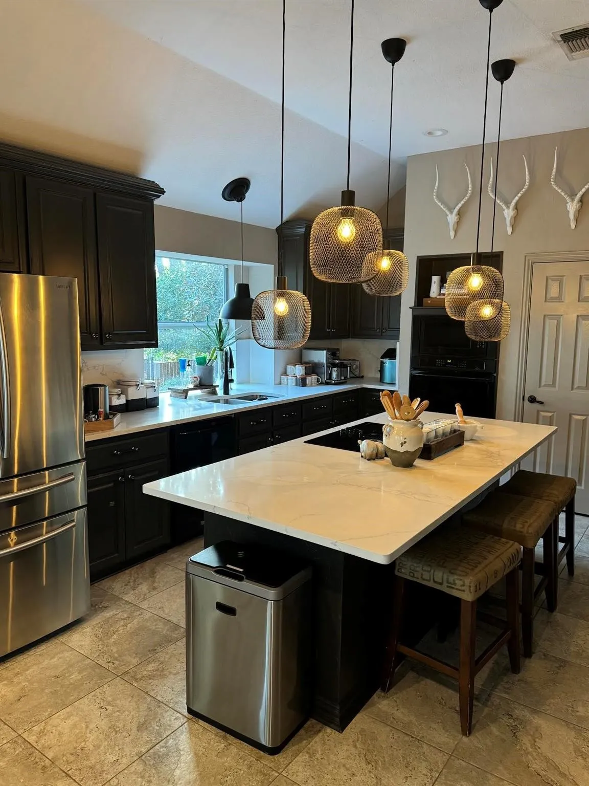 Single Family Residence For Sale in Denton County , 3103 Green Hollow Court, Highland Village, Texas 75077, 4 Bedroom, 3 Bathroom, 2 Garage spaces, 2,570 Sqft, built in 1995, mls#21372597, Real Estate Agent in Highland Village, Homes For Sale in Denton county, Homes For Sale in Highland Village, Realtor in Highland Village Texas, Real Estate Brokerage Independent Realty Texas, Luminita Cordes Realtor