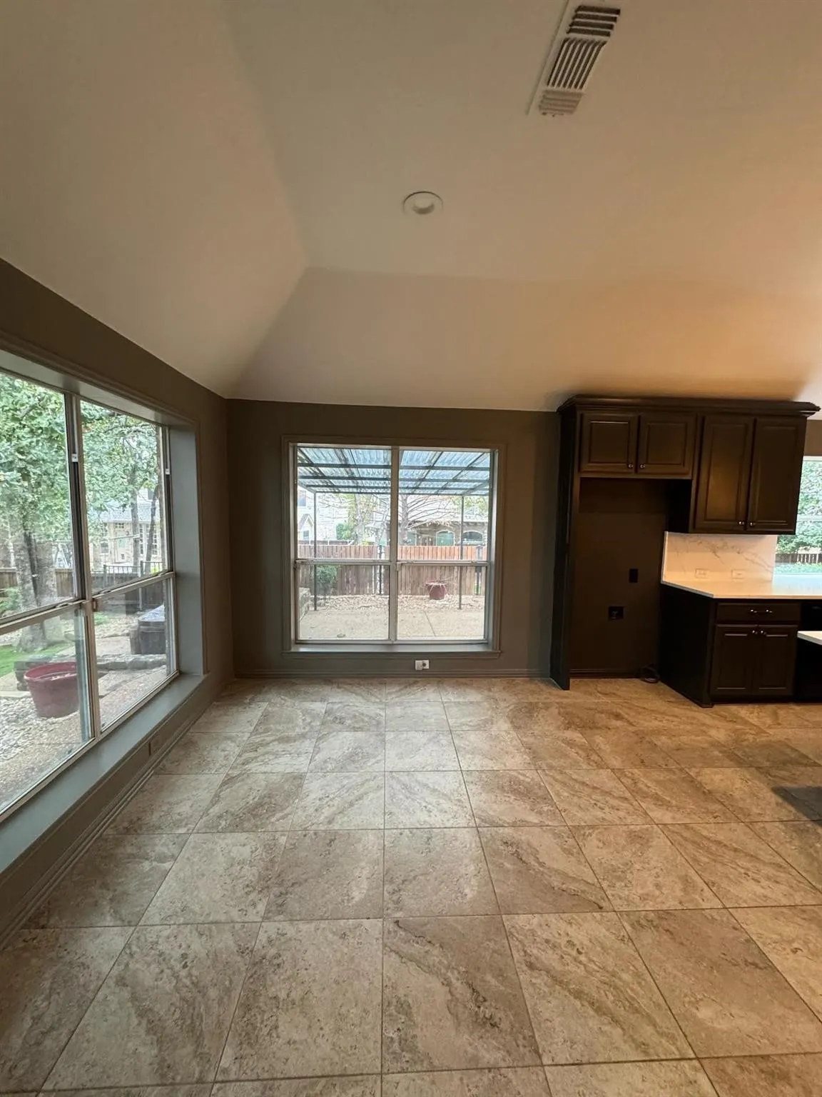 Single Family Residence For Sale in Denton County , 3103 Green Hollow Court, Highland Village, Texas 75077, 4 Bedroom, 3 Bathroom, 2 Garage spaces, 2,570 Sqft, built in 1995, mls#21372597, Real Estate Agent in Highland Village, Homes For Sale in Denton county, Homes For Sale in Highland Village, Realtor in Highland Village Texas, Real Estate Brokerage Independent Realty Texas, Luminita Cordes Realtor