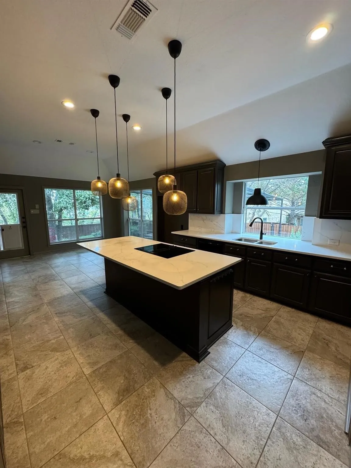 Single Family Residence For Sale in Denton County , 3103 Green Hollow Court, Highland Village, Texas 75077, 4 Bedroom, 3 Bathroom, 2 Garage spaces, 2,570 Sqft, built in 1995, mls#21372597, Real Estate Agent in Highland Village, Homes For Sale in Denton county, Homes For Sale in Highland Village, Realtor in Highland Village Texas, Real Estate Brokerage Independent Realty Texas, Luminita Cordes Realtor