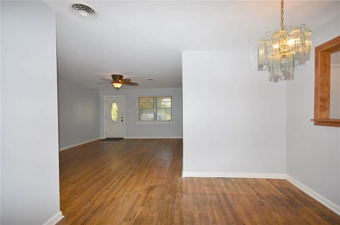 Single Family Residence For Rent in Grayson County , 2515 N Shannon Street, Sherman, Texas 75092, 4 Bedroom, 2 Bathroom, 2 Garage spaces, 1,469 Sqft, built in 1962, mls#21368565, Real Estate Agent in Sherman, Homes For Rent in Grayson county, Homes For Rent in Sherman, Realtor in Sherman Texas, Real Estate Brokerage Independent Realty Texas, Luminita Cordes Realtor
