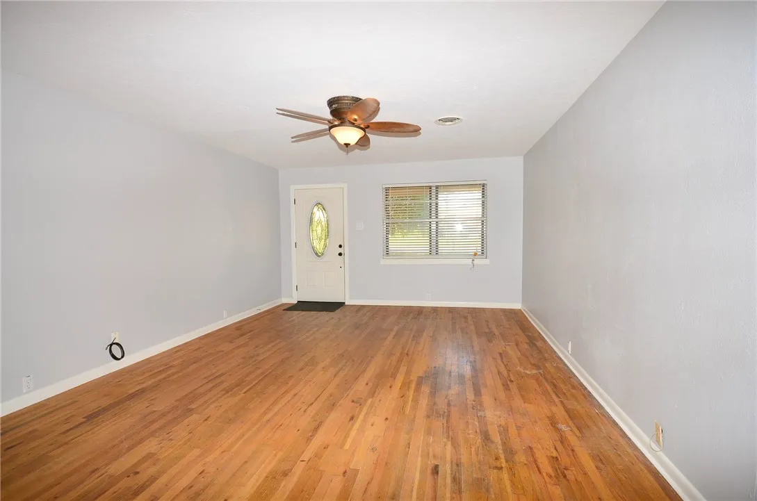 Single Family Residence For Rent in Grayson County , 2515 N Shannon Street, Sherman, Texas 75092, 4 Bedroom, 2 Bathroom, 2 Garage spaces, 1,469 Sqft, built in 1962, mls#21368565, Real Estate Agent in Sherman, Homes For Rent in Grayson county, Homes For Rent in Sherman, Realtor in Sherman Texas, Real Estate Brokerage Independent Realty Texas, Luminita Cordes Realtor