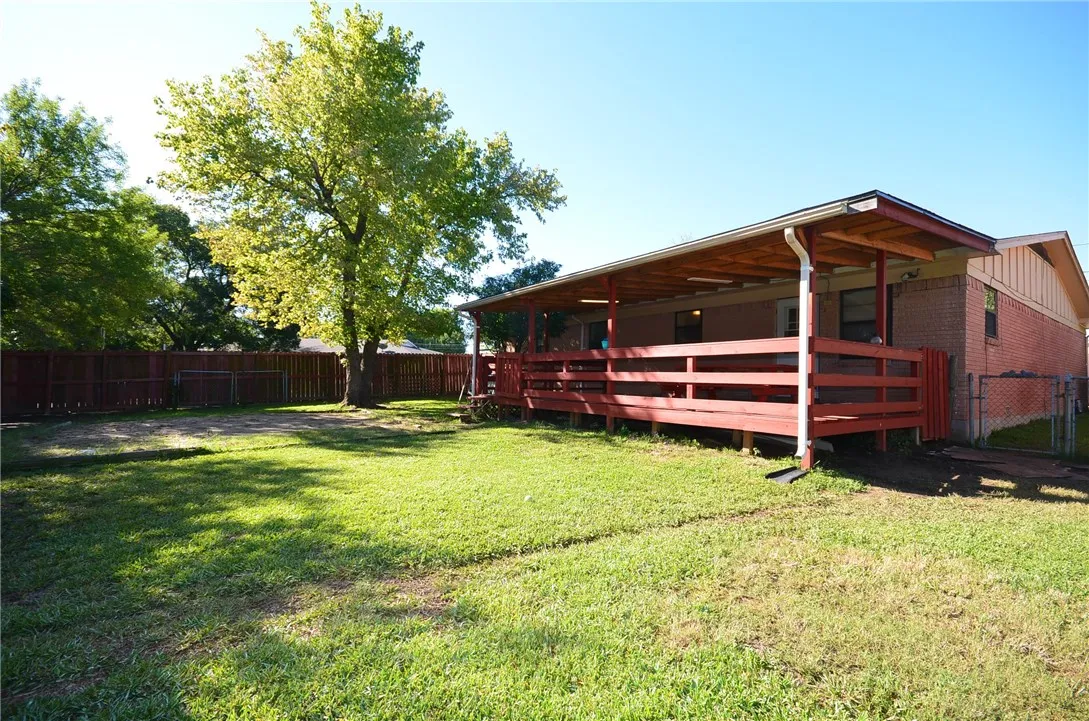 Single Family Residence For Rent in Grayson County , 2515 N Shannon Street, Sherman, Texas 75092, 4 Bedroom, 2 Bathroom, 2 Garage spaces, 1,469 Sqft, built in 1962, mls#21368565, Real Estate Agent in Sherman, Homes For Rent in Grayson county, Homes For Rent in Sherman, Realtor in Sherman Texas, Real Estate Brokerage Independent Realty Texas, Luminita Cordes Realtor