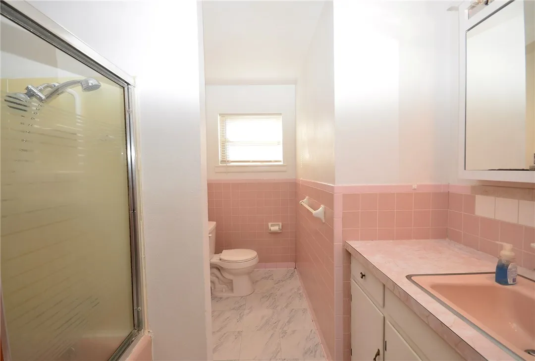 Single Family Residence For Rent in Grayson County , 2515 N Shannon Street, Sherman, Texas 75092, 4 Bedroom, 2 Bathroom, 2 Garage spaces, 1,469 Sqft, built in 1962, mls#21368565, Real Estate Agent in Sherman, Homes For Rent in Grayson county, Homes For Rent in Sherman, Realtor in Sherman Texas, Real Estate Brokerage Independent Realty Texas, Luminita Cordes Realtor