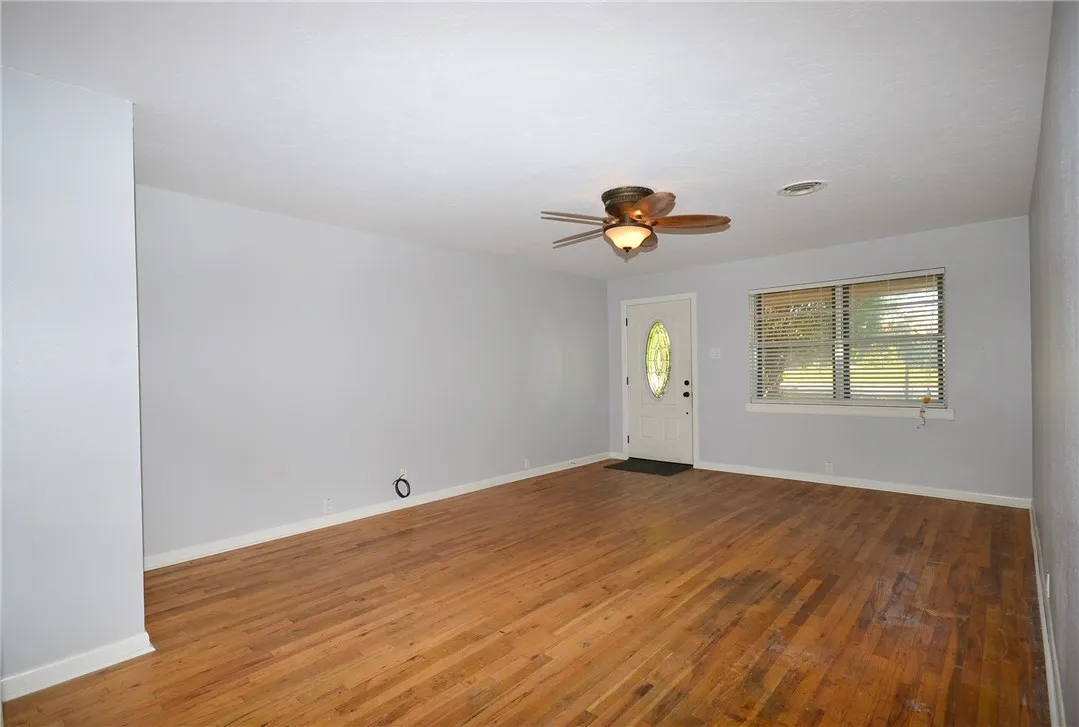 Single Family Residence For Rent in Grayson County , 2515 N Shannon Street, Sherman, Texas 75092, 4 Bedroom, 2 Bathroom, 2 Garage spaces, 1,469 Sqft, built in 1962, mls#21368565, Real Estate Agent in Sherman, Homes For Rent in Grayson county, Homes For Rent in Sherman, Realtor in Sherman Texas, Real Estate Brokerage Independent Realty Texas, Luminita Cordes Realtor