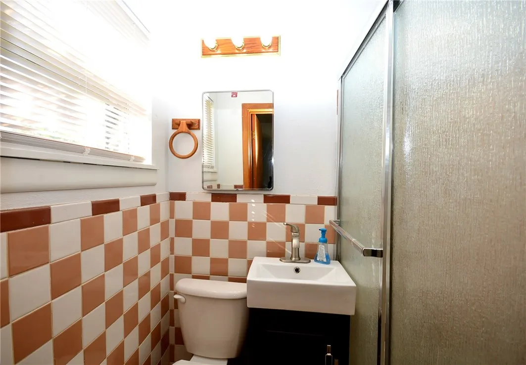 Single Family Residence For Rent in Grayson County , 2515 N Shannon Street, Sherman, Texas 75092, 4 Bedroom, 2 Bathroom, 2 Garage spaces, 1,469 Sqft, built in 1962, mls#21368565, Real Estate Agent in Sherman, Homes For Rent in Grayson county, Homes For Rent in Sherman, Realtor in Sherman Texas, Real Estate Brokerage Independent Realty Texas, Luminita Cordes Realtor