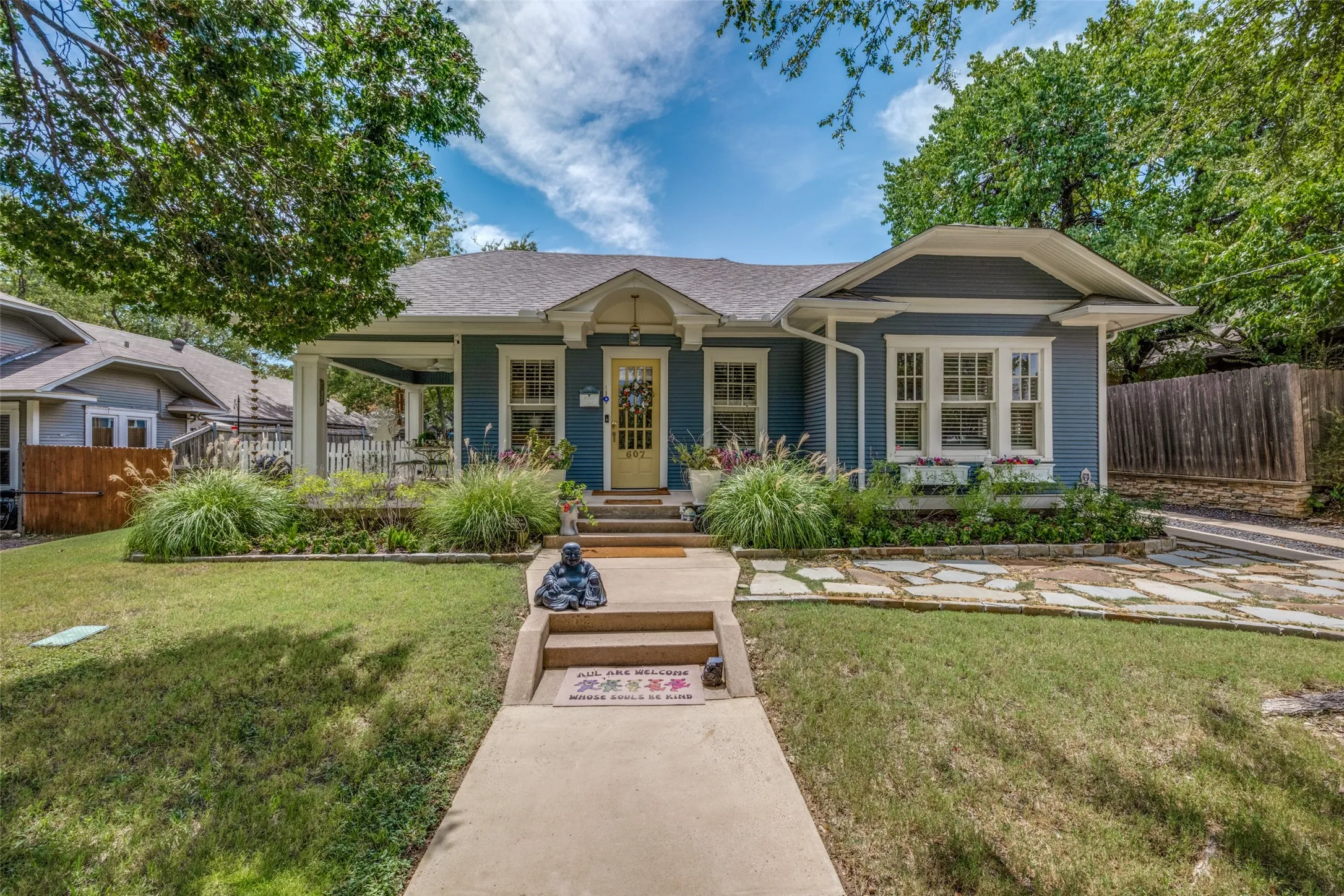 Single Family Residence For Sale in Denton County , 607 W Parkway Street, Denton, Texas 76201, 3 Bedroom, 2 Bathroom, Garage spaces, 1,662 Sqft, built in 1949, mls#21373986, Real Estate Agent in Denton, Homes For Sale in Denton county, Homes For Sale in Denton, Realtor in Denton Texas, Real Estate Brokerage Independent Realty Texas, Luminita Cordes Realtor