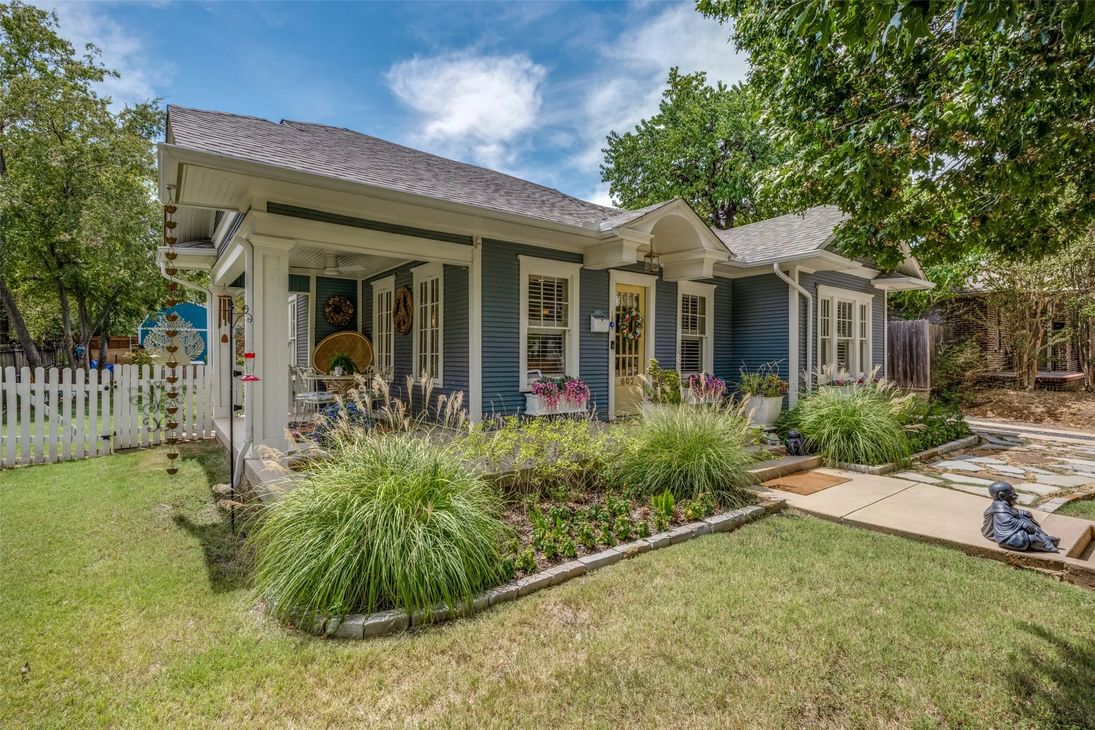 Single Family Residence For Sale in Denton County , 607 W Parkway Street, Denton, Texas 76201, 3 Bedroom, 2 Bathroom, Garage spaces, 1,662 Sqft, built in 1949, mls#21373986, Real Estate Agent in Denton, Homes For Sale in Denton county, Homes For Sale in Denton, Realtor in Denton Texas, Real Estate Brokerage Independent Realty Texas, Luminita Cordes Realtor