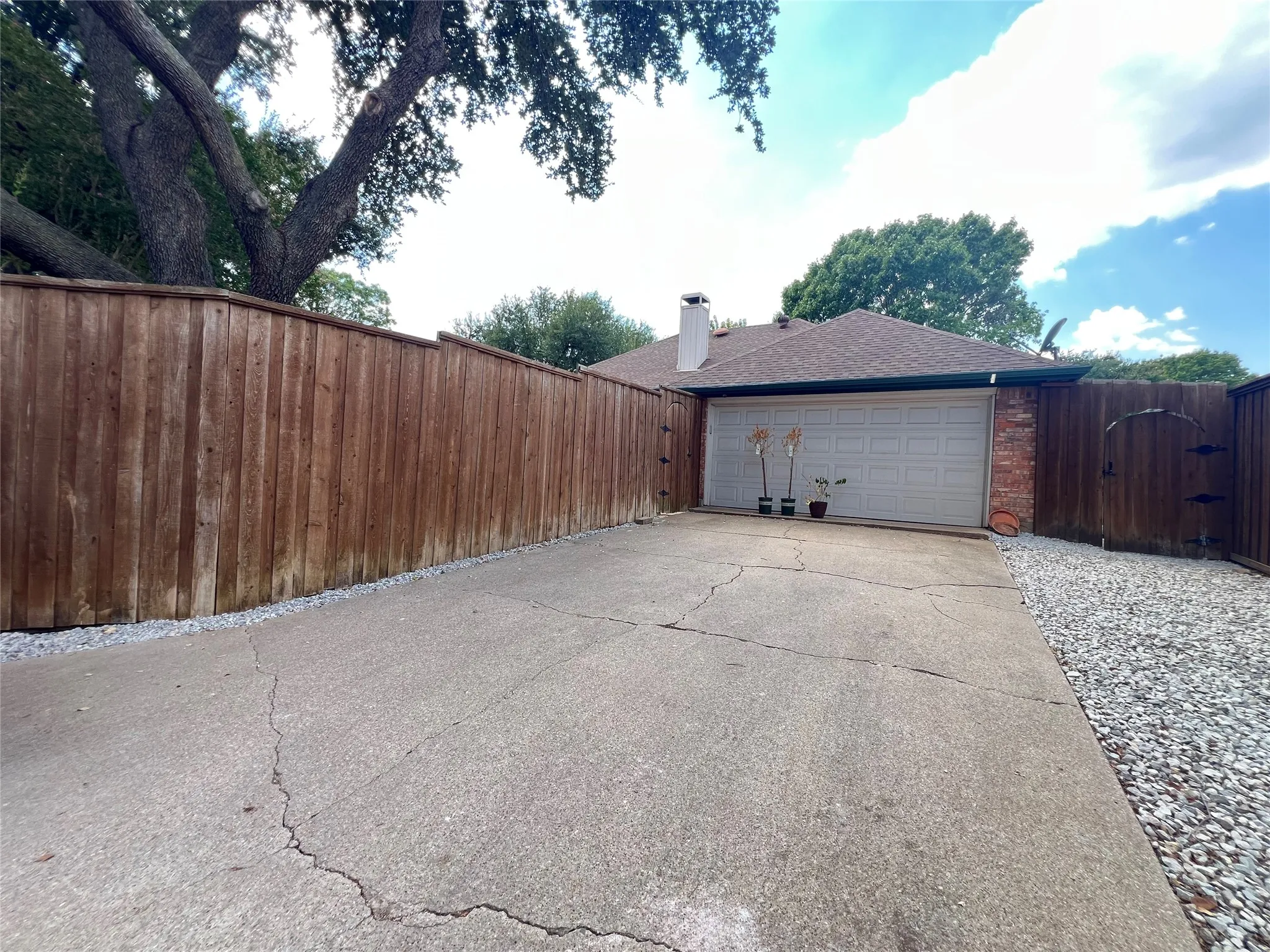 Single Family Residence For Rent in Collin County , 6816 Sweetwater Drive, Plano, Texas 75023, 3 Bedroom, 2 Bathroom, 2 Garage spaces, 1,931 Sqft, built in 1987, mls#21373657, Real Estate Agent in Plano, Homes For Rent in Collin county, Homes For Rent in Plano, Realtor in Plano Texas, Real Estate Brokerage Independent Realty Texas, Luminita Cordes Realtor