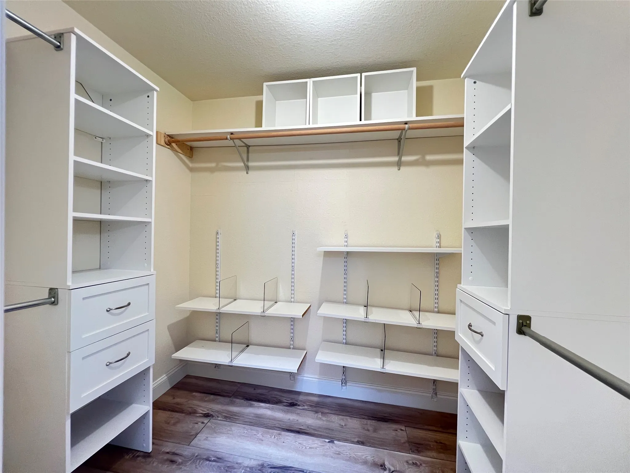 Single Family Residence For Rent in Collin County , 6816 Sweetwater Drive, Plano, Texas 75023, 3 Bedroom, 2 Bathroom, 2 Garage spaces, 1,931 Sqft, built in 1987, mls#21373657, Real Estate Agent in Plano, Homes For Rent in Collin county, Homes For Rent in Plano, Realtor in Plano Texas, Real Estate Brokerage Independent Realty Texas, Luminita Cordes Realtor