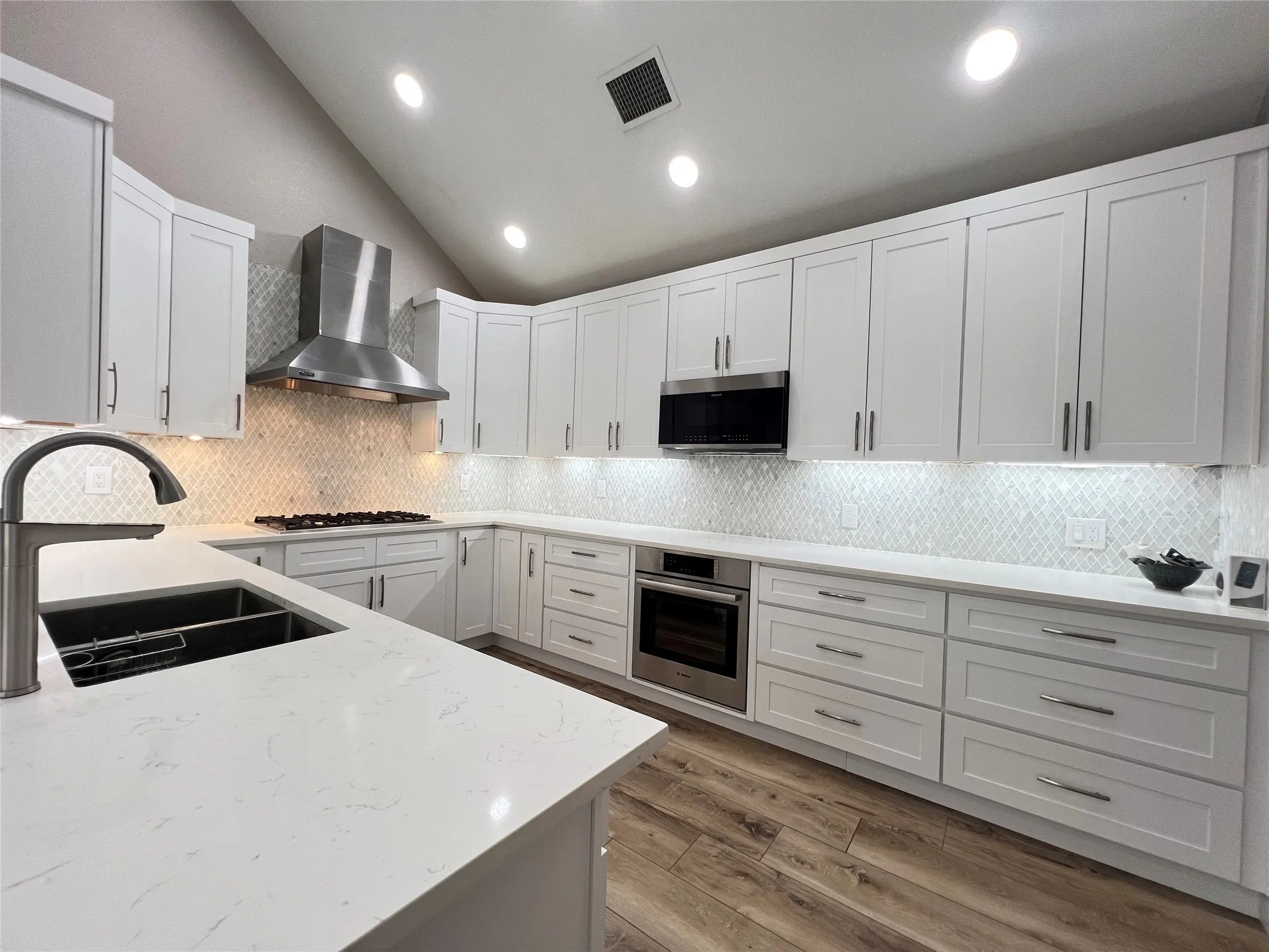 Single Family Residence For Rent in Collin County , 6816 Sweetwater Drive, Plano, Texas 75023, 3 Bedroom, 2 Bathroom, 2 Garage spaces, 1,931 Sqft, built in 1987, mls#21373657, Real Estate Agent in Plano, Homes For Rent in Collin county, Homes For Rent in Plano, Realtor in Plano Texas, Real Estate Brokerage Independent Realty Texas, Luminita Cordes Realtor