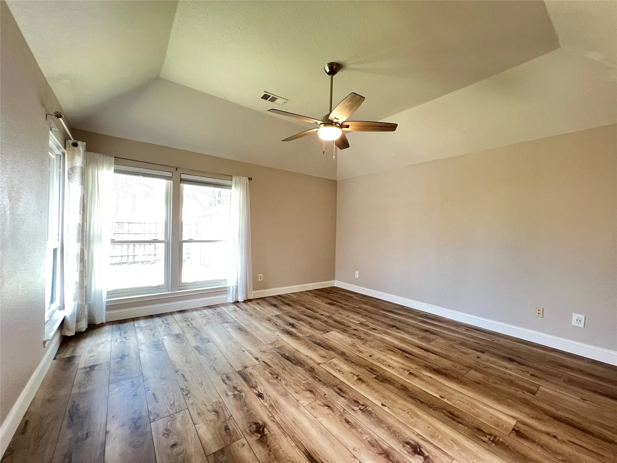 Single Family Residence For Rent in Collin County , 6816 Sweetwater Drive, Plano, Texas 75023, 3 Bedroom, 2 Bathroom, 2 Garage spaces, 1,931 Sqft, built in 1987, mls#21373657, Real Estate Agent in Plano, Homes For Rent in Collin county, Homes For Rent in Plano, Realtor in Plano Texas, Real Estate Brokerage Independent Realty Texas, Luminita Cordes Realtor