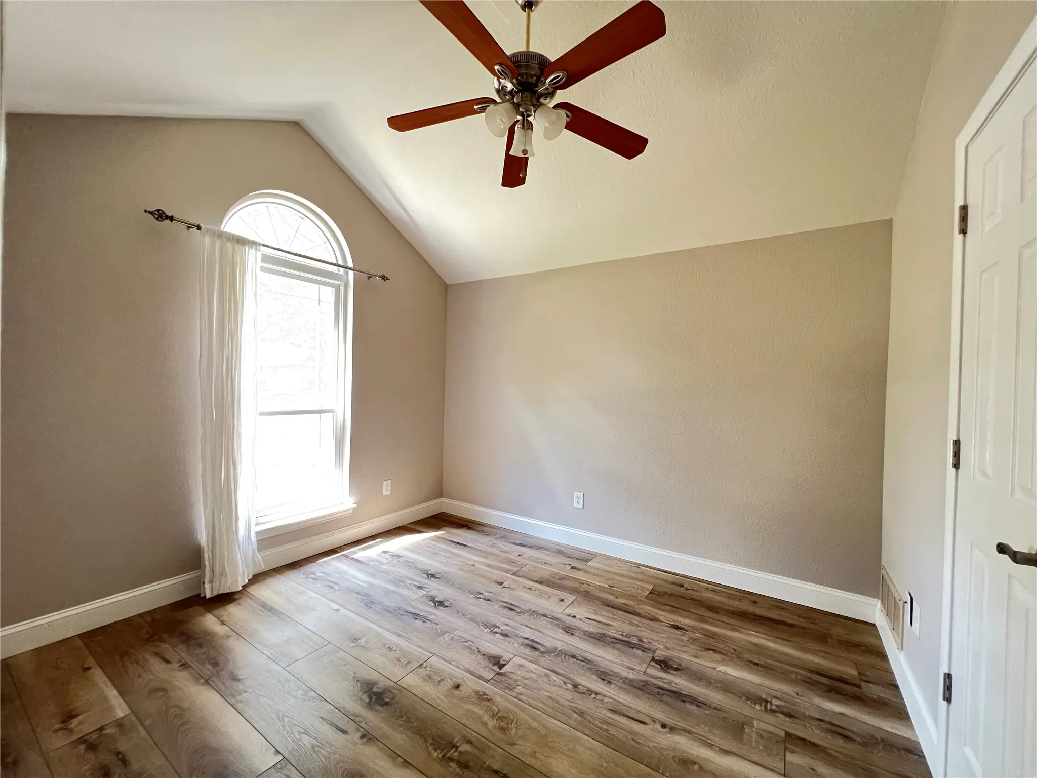 Single Family Residence For Rent in Collin County , 6816 Sweetwater Drive, Plano, Texas 75023, 3 Bedroom, 2 Bathroom, 2 Garage spaces, 1,931 Sqft, built in 1987, mls#21373657, Real Estate Agent in Plano, Homes For Rent in Collin county, Homes For Rent in Plano, Realtor in Plano Texas, Real Estate Brokerage Independent Realty Texas, Luminita Cordes Realtor