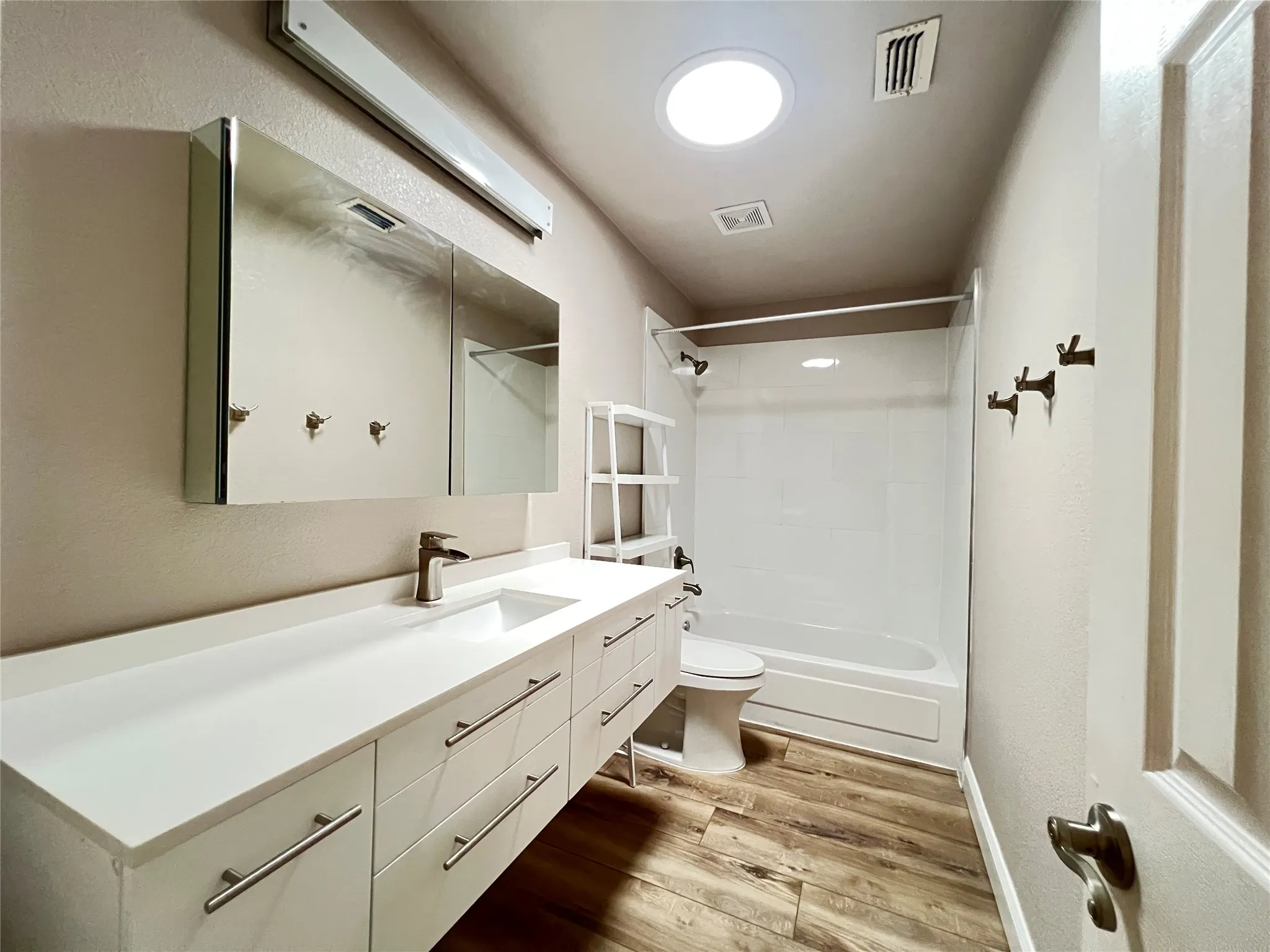 Single Family Residence For Rent in Collin County , 6816 Sweetwater Drive, Plano, Texas 75023, 3 Bedroom, 2 Bathroom, 2 Garage spaces, 1,931 Sqft, built in 1987, mls#21373657, Real Estate Agent in Plano, Homes For Rent in Collin county, Homes For Rent in Plano, Realtor in Plano Texas, Real Estate Brokerage Independent Realty Texas, Luminita Cordes Realtor
