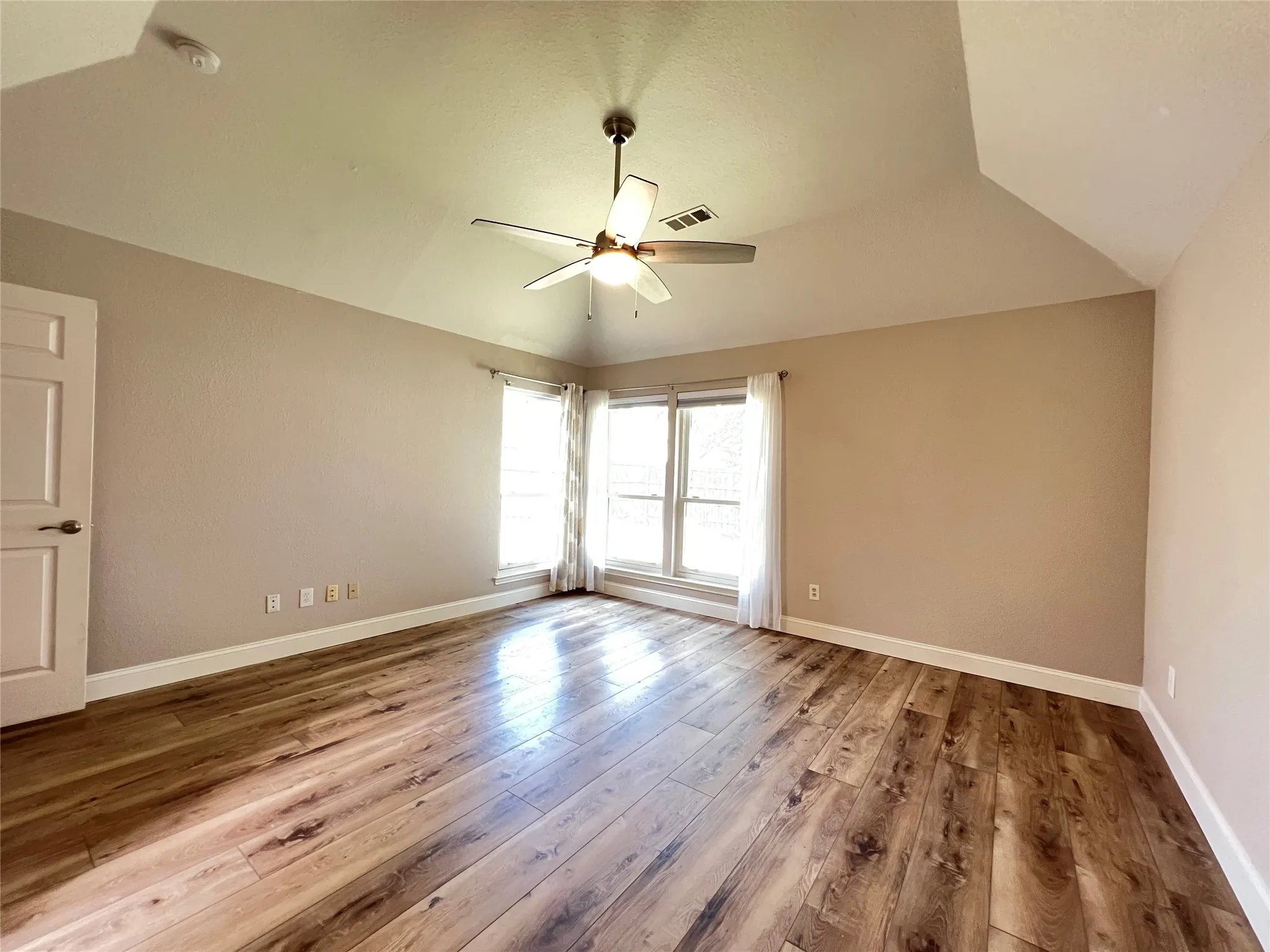 Single Family Residence For Rent in Collin County , 6816 Sweetwater Drive, Plano, Texas 75023, 3 Bedroom, 2 Bathroom, 2 Garage spaces, 1,931 Sqft, built in 1987, mls#21373657, Real Estate Agent in Plano, Homes For Rent in Collin county, Homes For Rent in Plano, Realtor in Plano Texas, Real Estate Brokerage Independent Realty Texas, Luminita Cordes Realtor