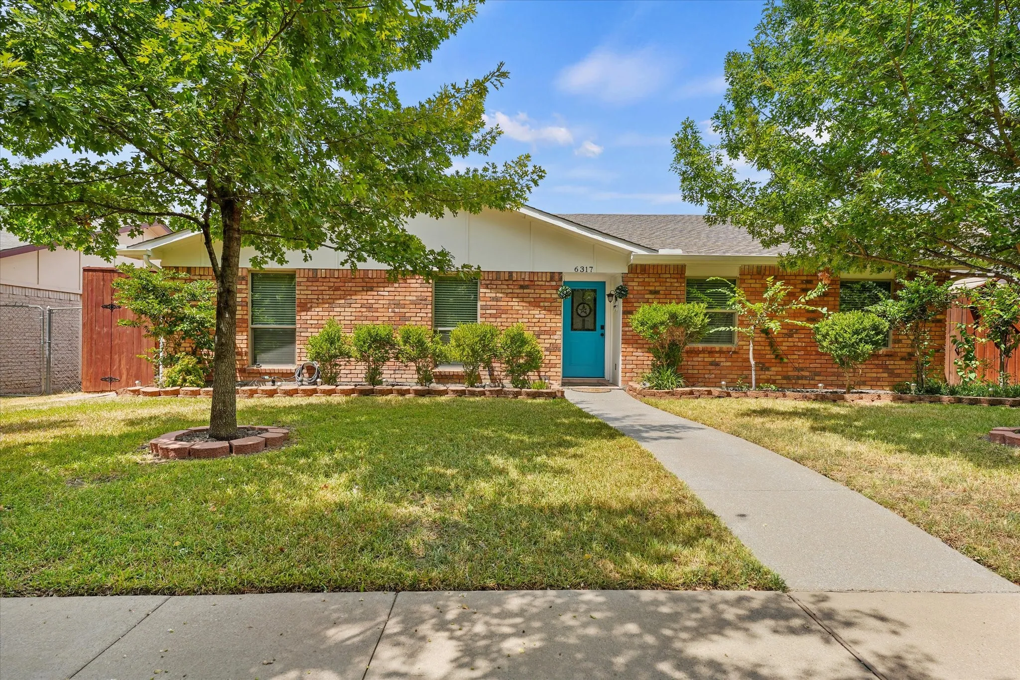 Single Family Residence For Sale in Dallas County , 6317 Briar Knoll Drive, Garland, Texas 75043, 3 Bedroom, 2 Bathroom, 2 Garage spaces, 1,673 Sqft, built in 1974, mls#21364137, Real Estate Agent in Garland, Homes For Sale in Dallas county, Homes For Sale in Garland, Realtor in Garland Texas, Real Estate Brokerage Independent Realty Texas, Luminita Cordes Realtor