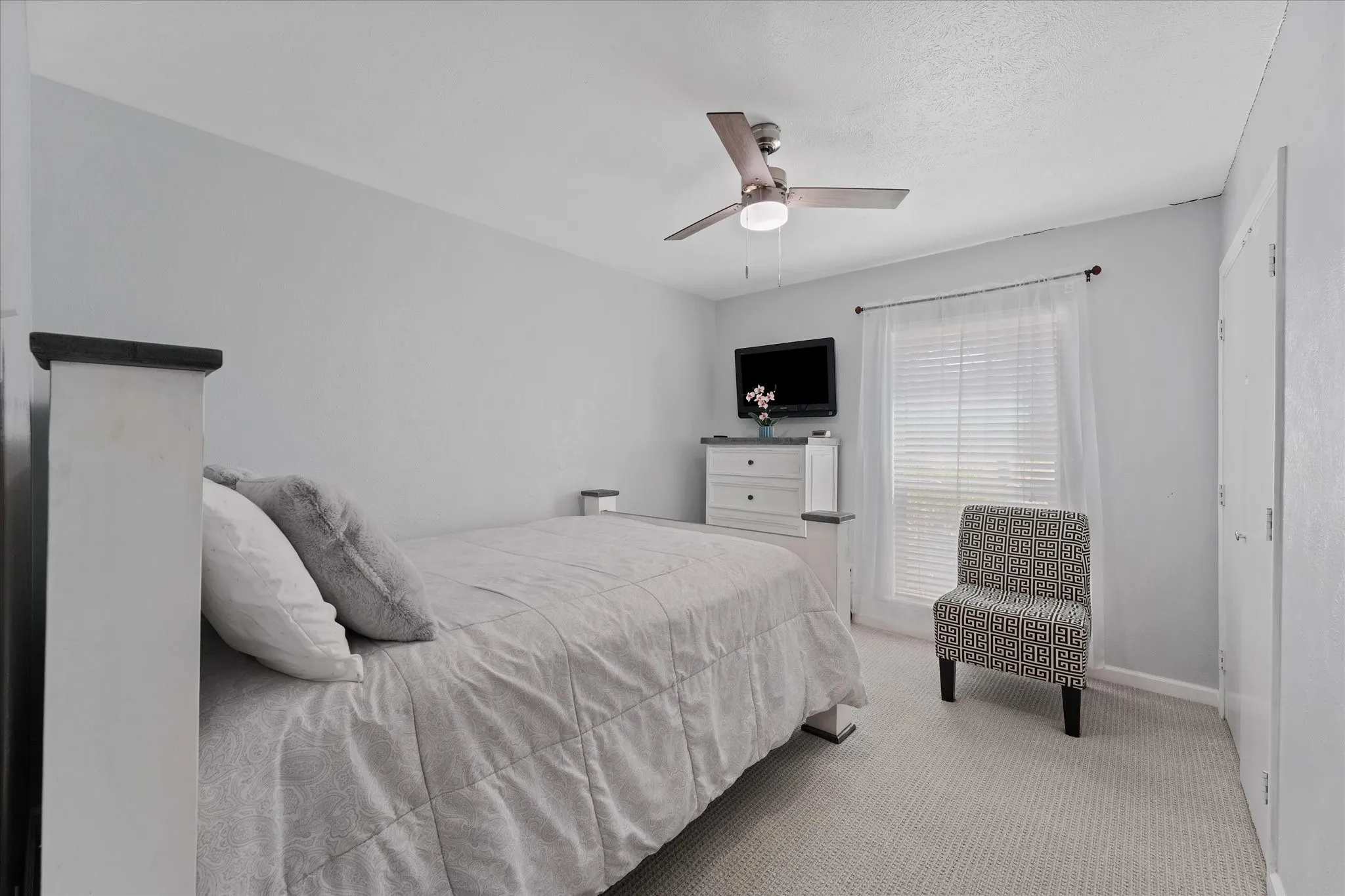 Single Family Residence For Sale in Dallas County , 6317 Briar Knoll Drive, Garland, Texas 75043, 3 Bedroom, 2 Bathroom, 2 Garage spaces, 1,673 Sqft, built in 1974, mls#21364137, Real Estate Agent in Garland, Homes For Sale in Dallas county, Homes For Sale in Garland, Realtor in Garland Texas, Real Estate Brokerage Independent Realty Texas, Luminita Cordes Realtor