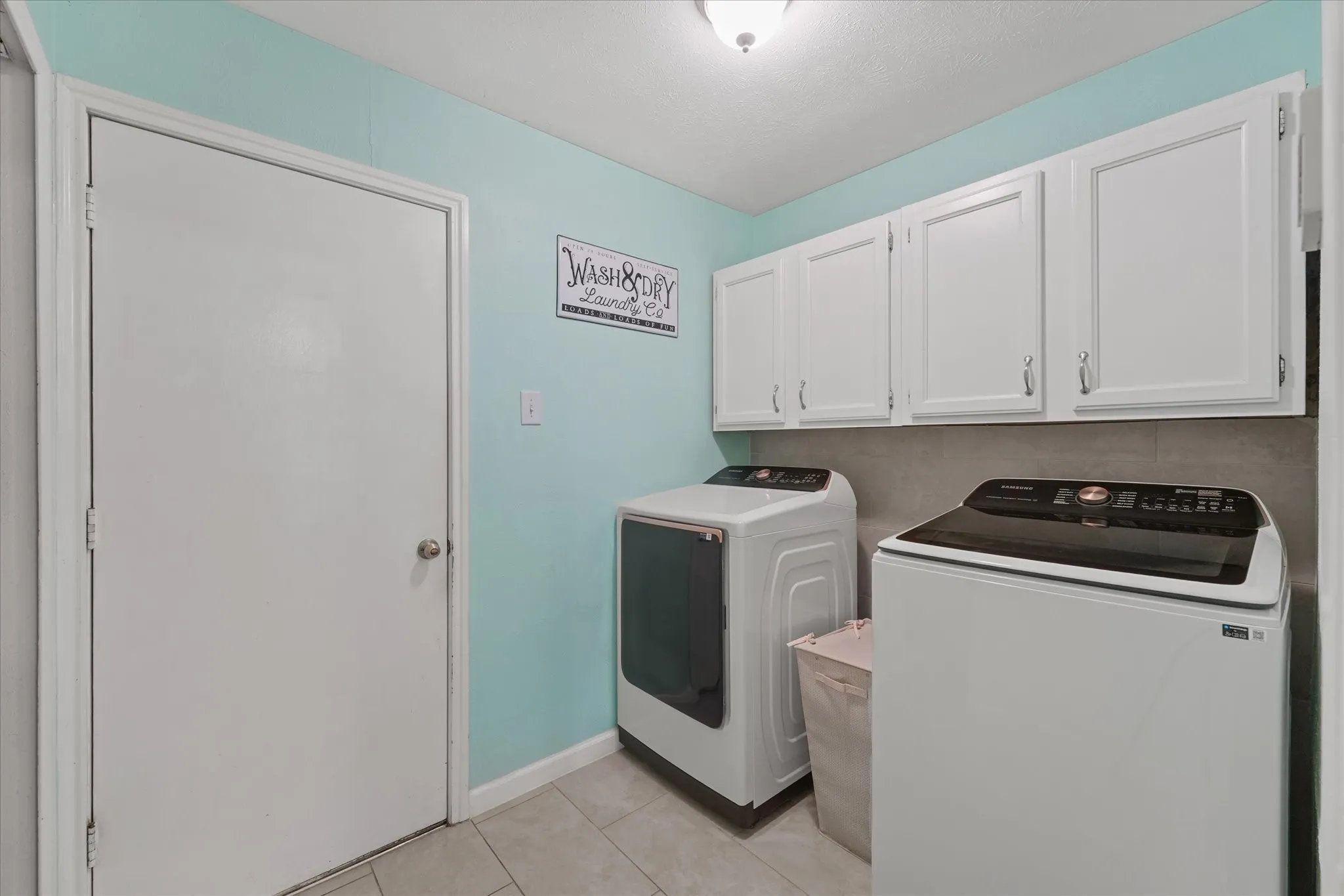 Single Family Residence For Sale in Dallas County , 6317 Briar Knoll Drive, Garland, Texas 75043, 3 Bedroom, 2 Bathroom, 2 Garage spaces, 1,673 Sqft, built in 1974, mls#21364137, Real Estate Agent in Garland, Homes For Sale in Dallas county, Homes For Sale in Garland, Realtor in Garland Texas, Real Estate Brokerage Independent Realty Texas, Luminita Cordes Realtor