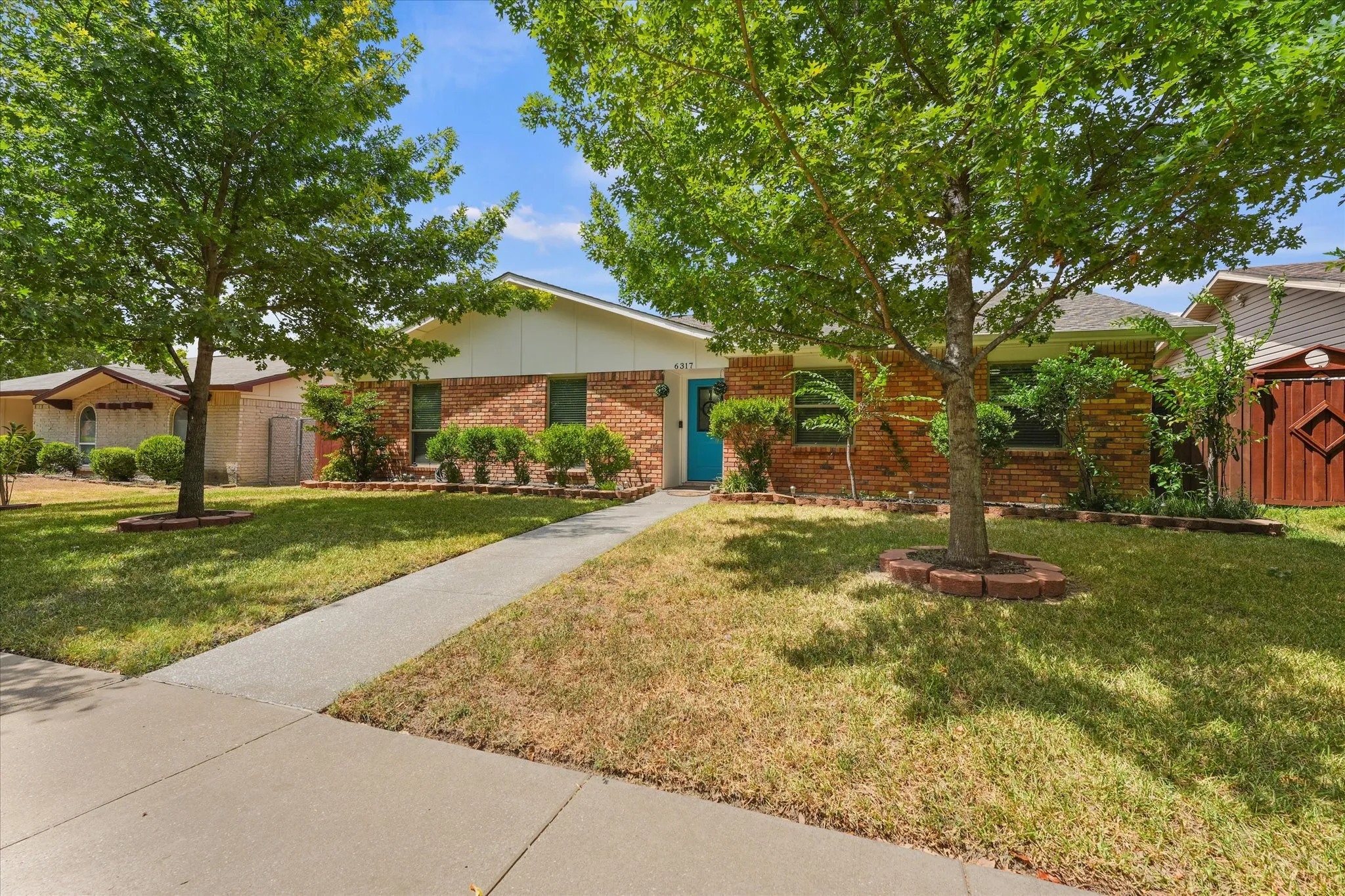 Single Family Residence For Sale in Dallas County , 6317 Briar Knoll Drive, Garland, Texas 75043, 3 Bedroom, 2 Bathroom, 2 Garage spaces, 1,673 Sqft, built in 1974, mls#21364137, Real Estate Agent in Garland, Homes For Sale in Dallas county, Homes For Sale in Garland, Realtor in Garland Texas, Real Estate Brokerage Independent Realty Texas, Luminita Cordes Realtor