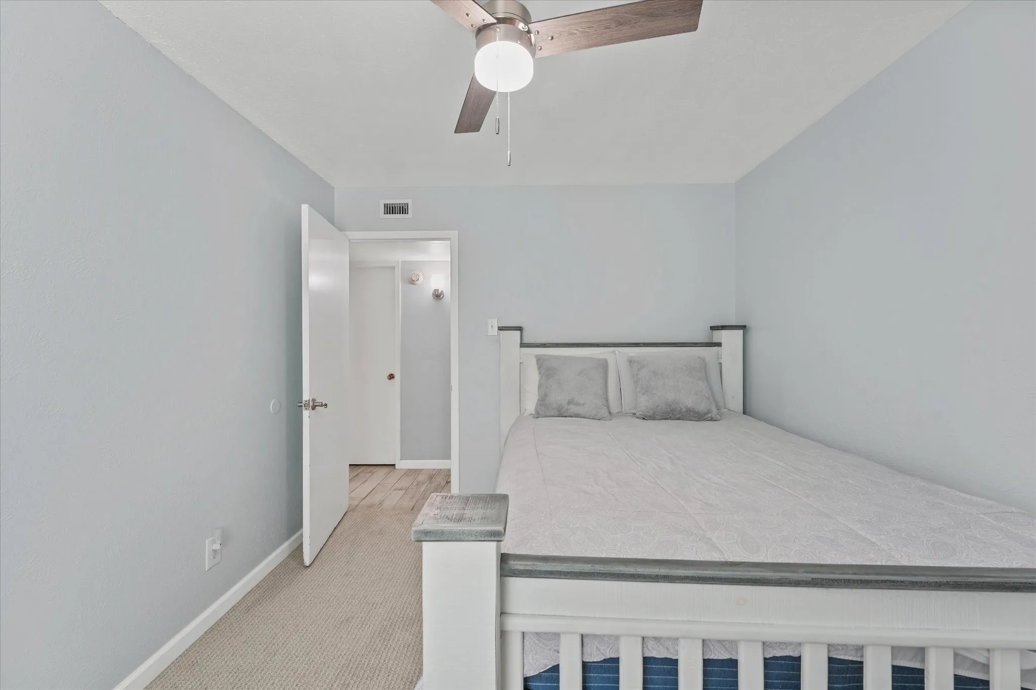 Single Family Residence For Sale in Dallas County , 6317 Briar Knoll Drive, Garland, Texas 75043, 3 Bedroom, 2 Bathroom, 2 Garage spaces, 1,673 Sqft, built in 1974, mls#21364137, Real Estate Agent in Garland, Homes For Sale in Dallas county, Homes For Sale in Garland, Realtor in Garland Texas, Real Estate Brokerage Independent Realty Texas, Luminita Cordes Realtor