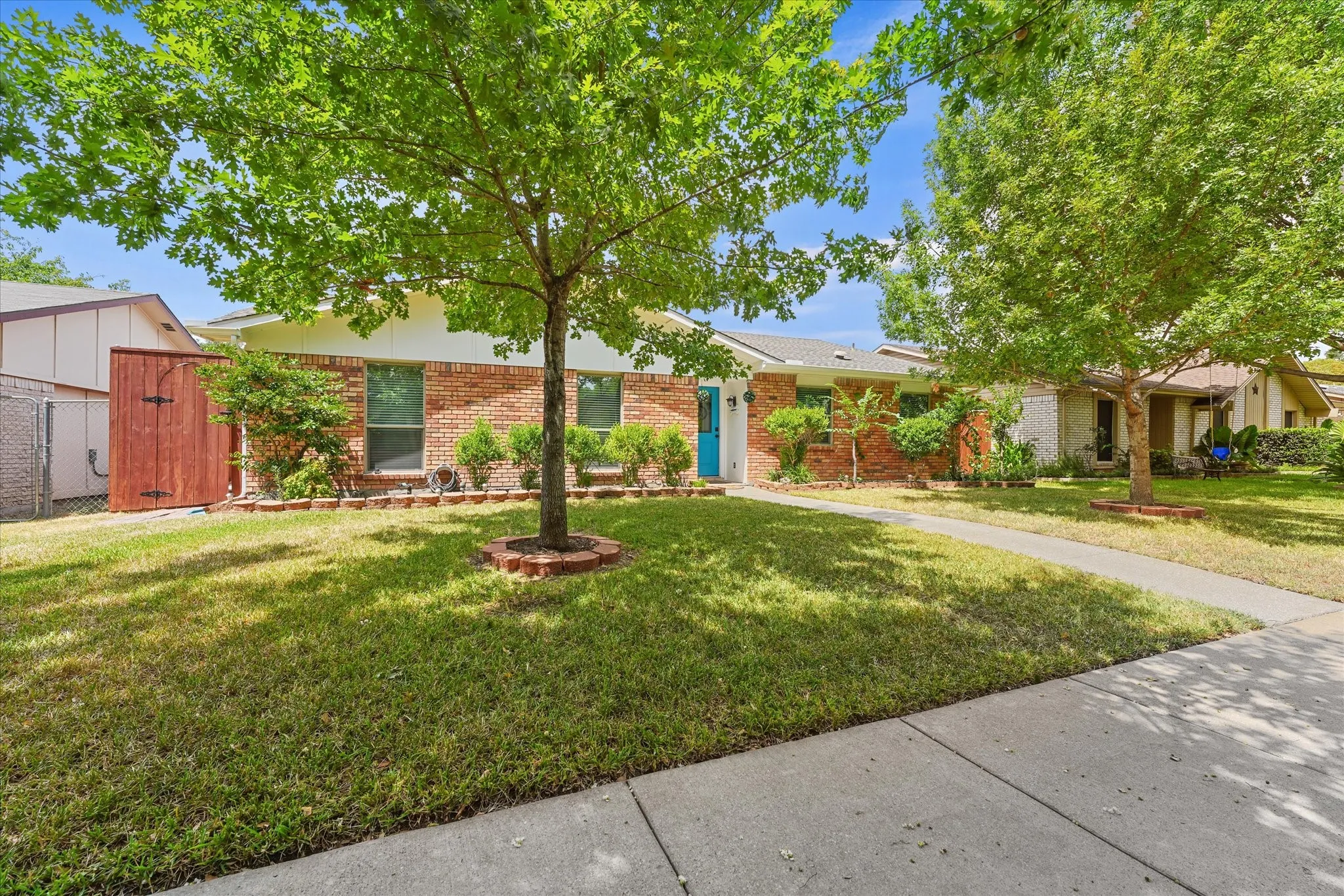 Single Family Residence For Sale in Dallas County , 6317 Briar Knoll Drive, Garland, Texas 75043, 3 Bedroom, 2 Bathroom, 2 Garage spaces, 1,673 Sqft, built in 1974, mls#21364137, Real Estate Agent in Garland, Homes For Sale in Dallas county, Homes For Sale in Garland, Realtor in Garland Texas, Real Estate Brokerage Independent Realty Texas, Luminita Cordes Realtor