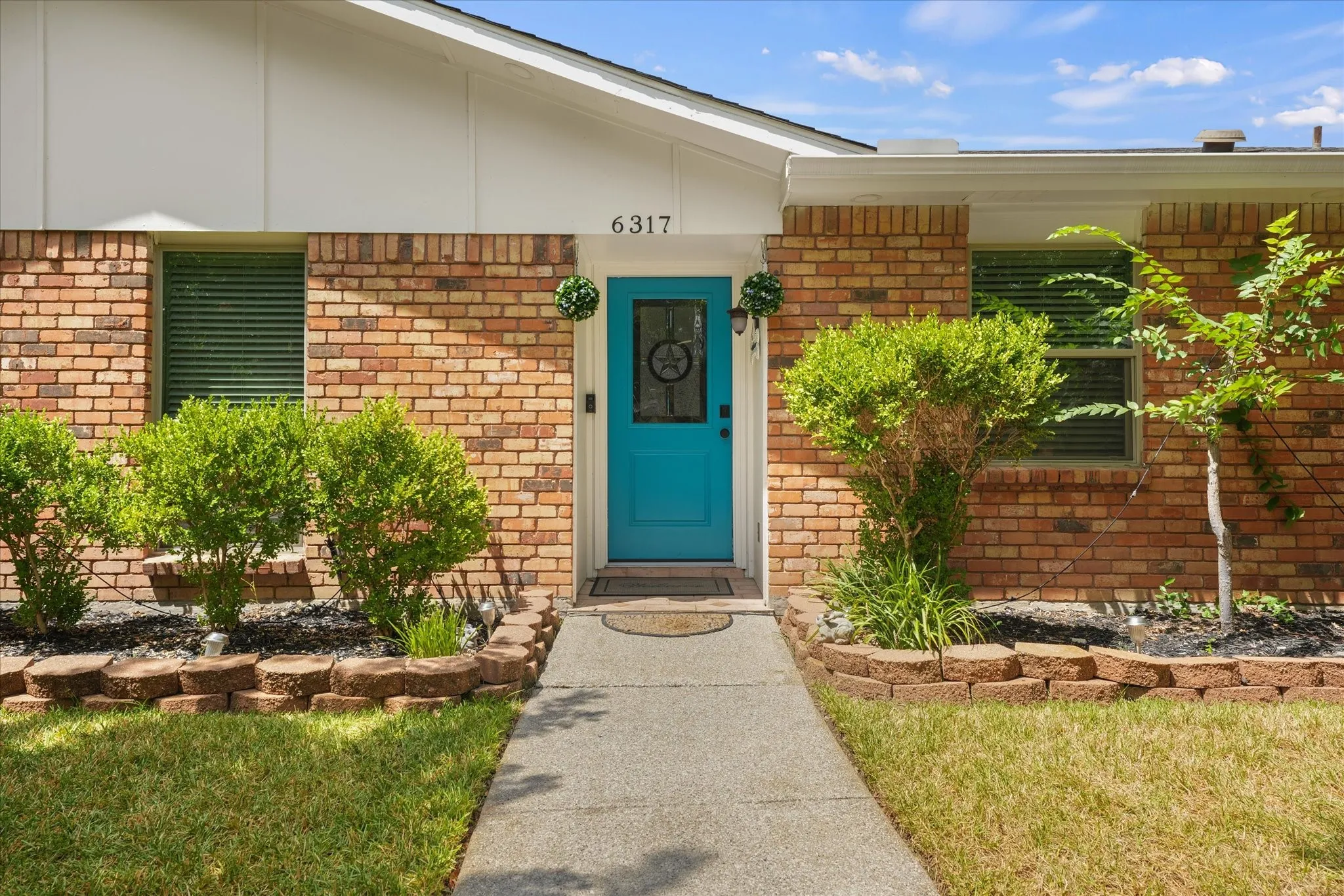 Single Family Residence For Sale in Dallas County , 6317 Briar Knoll Drive, Garland, Texas 75043, 3 Bedroom, 2 Bathroom, 2 Garage spaces, 1,673 Sqft, built in 1974, mls#21364137, Real Estate Agent in Garland, Homes For Sale in Dallas county, Homes For Sale in Garland, Realtor in Garland Texas, Real Estate Brokerage Independent Realty Texas, Luminita Cordes Realtor