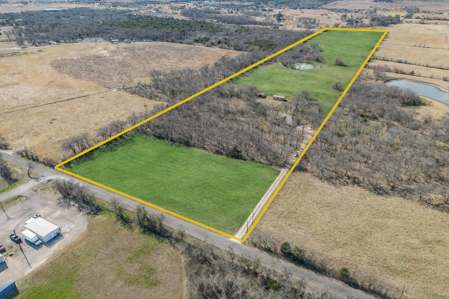 Farm For Sale in Mc Lennan County , 1325 N Katy Road, Elm Mott, Texas 76640, 3 Bedroom, 2 Bathroom, 2 Garage spaces, 1,826 Sqft, built in 1988, mls#21374855, Real Estate Agent in Elm Mott, Homes For Sale in Mc Lennan county, Homes For Sale in Elm Mott, Realtor in Elm Mott Texas, Real Estate Brokerage Independent Realty Texas, Luminita Cordes Realtor