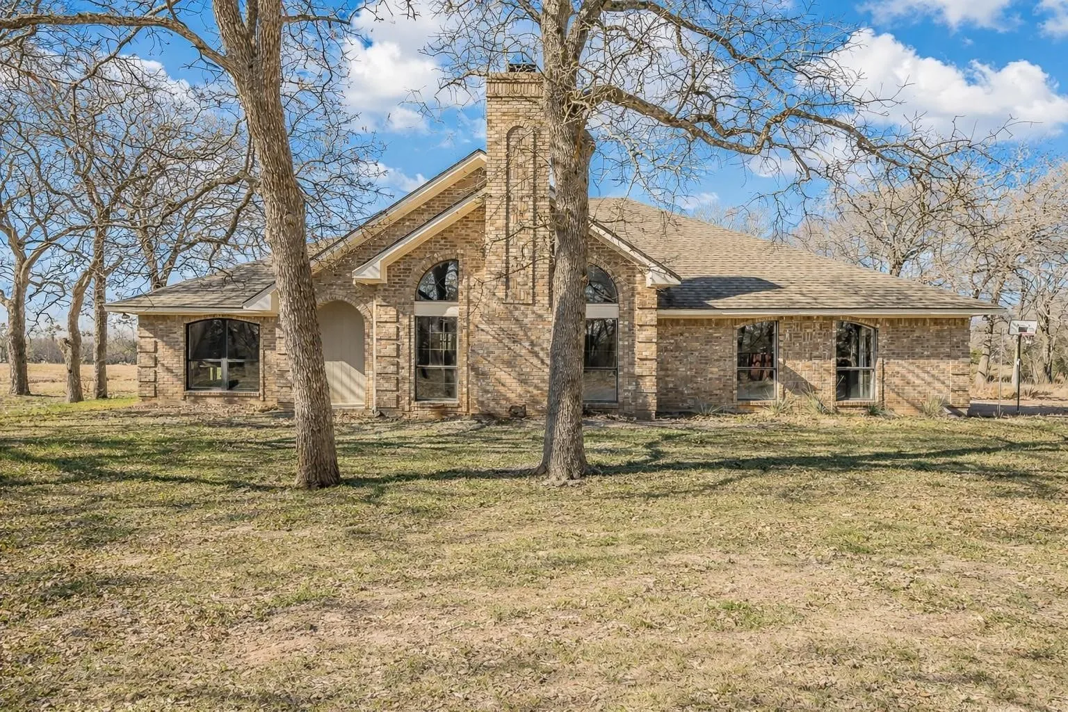 Farm For Sale in Mc Lennan County , 1325 N Katy Road, Elm Mott, Texas 76640, 3 Bedroom, 2 Bathroom, 2 Garage spaces, 1,826 Sqft, built in 1988, mls#21374855, Real Estate Agent in Elm Mott, Homes For Sale in Mc Lennan county, Homes For Sale in Elm Mott, Realtor in Elm Mott Texas, Real Estate Brokerage Independent Realty Texas, Luminita Cordes Realtor