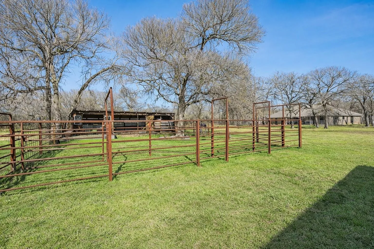 Farm For Sale in Mc Lennan County , 1325 N Katy Road, Elm Mott, Texas 76640, 3 Bedroom, 2 Bathroom, 2 Garage spaces, 1,826 Sqft, built in 1988, mls#21374855, Real Estate Agent in Elm Mott, Homes For Sale in Mc Lennan county, Homes For Sale in Elm Mott, Realtor in Elm Mott Texas, Real Estate Brokerage Independent Realty Texas, Luminita Cordes Realtor